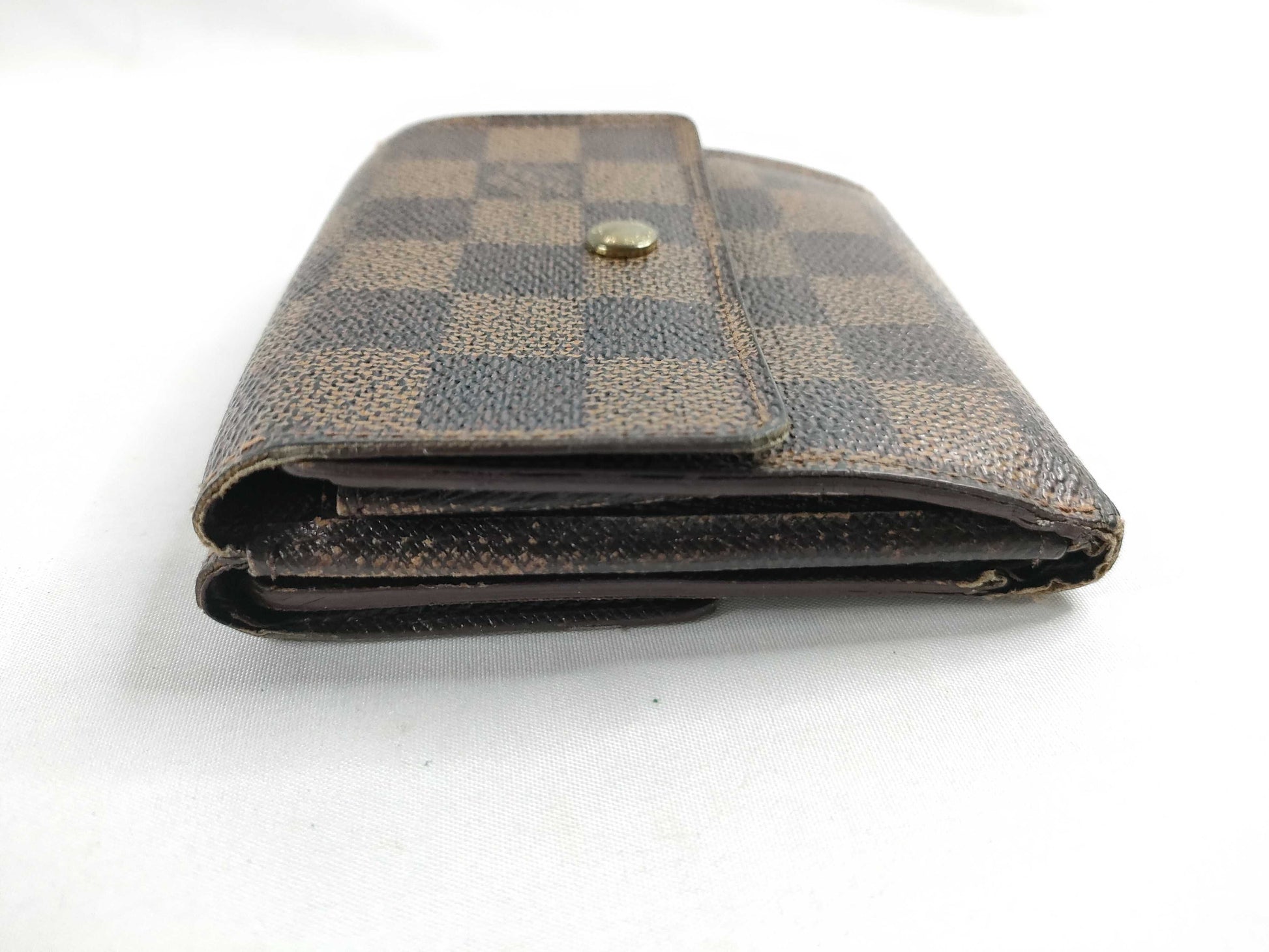 LOUIS VUITTON Damier Louis Vuitton Damier Compact Wallet