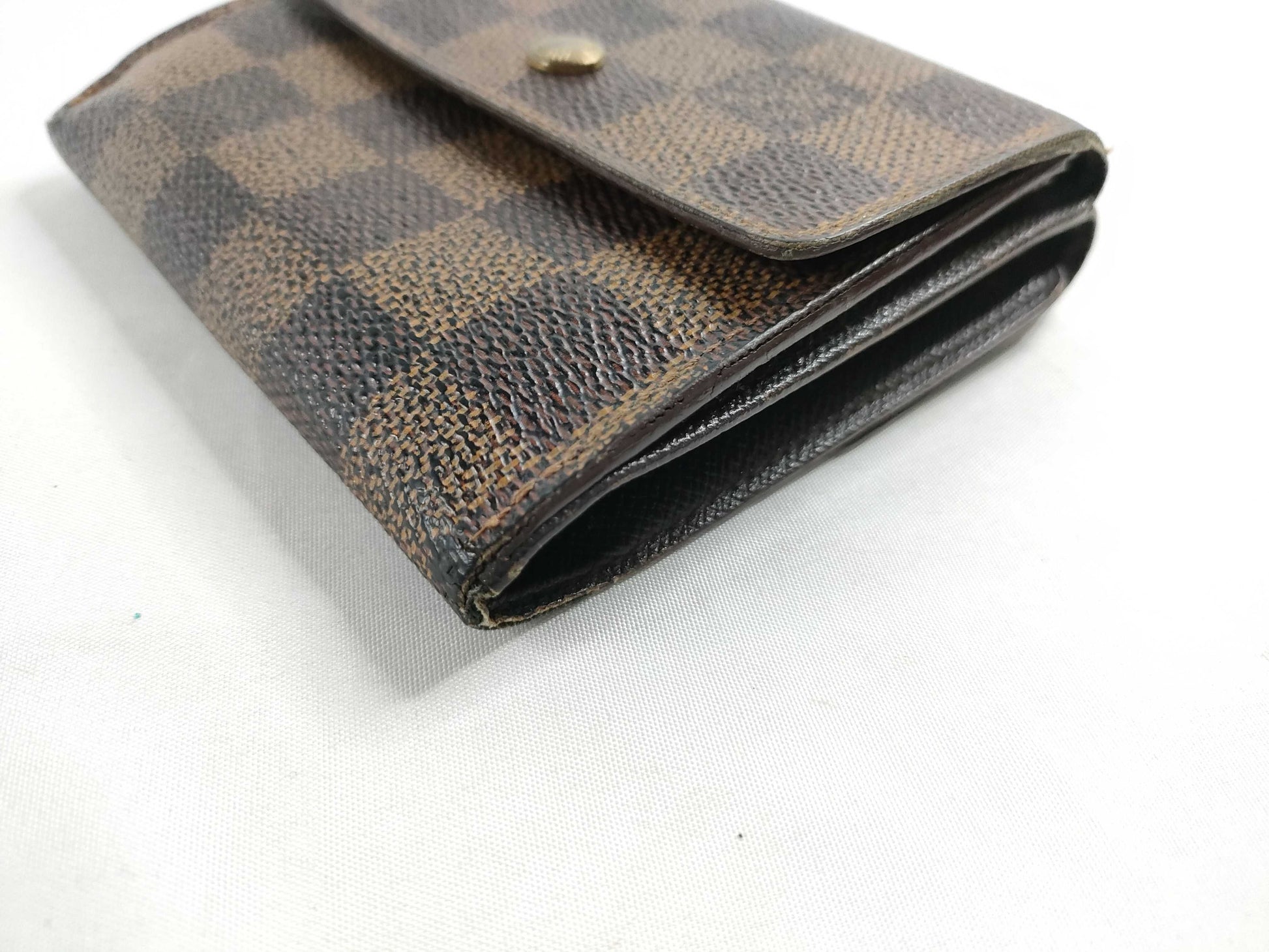 LOUIS VUITTON Damier Louis Vuitton Damier Compact Wallet