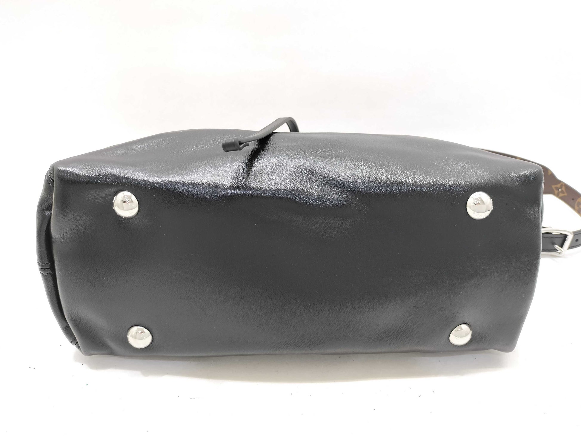 LOUIS VUITTON LOUIS VUITTON Louis Vuitton Cargo Vibrator PM 2way Chain Shoulder M24861 RFID Reactive handbag