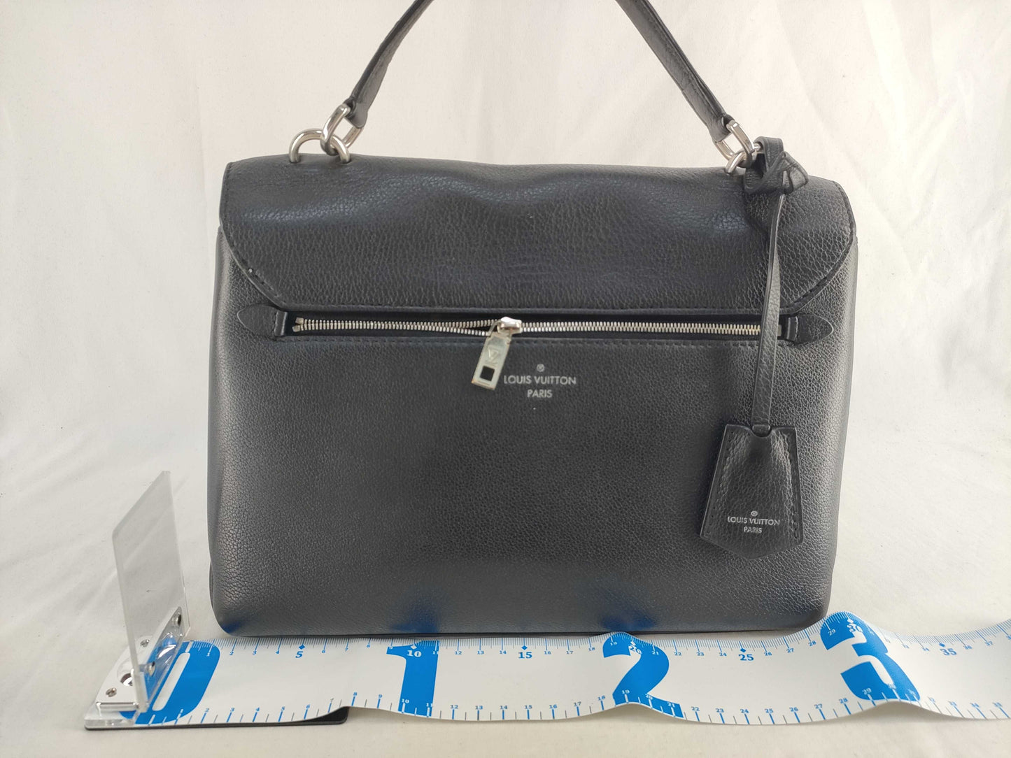 LOUIS VUITTON Lock Me Shoulder Bag/Handbag
