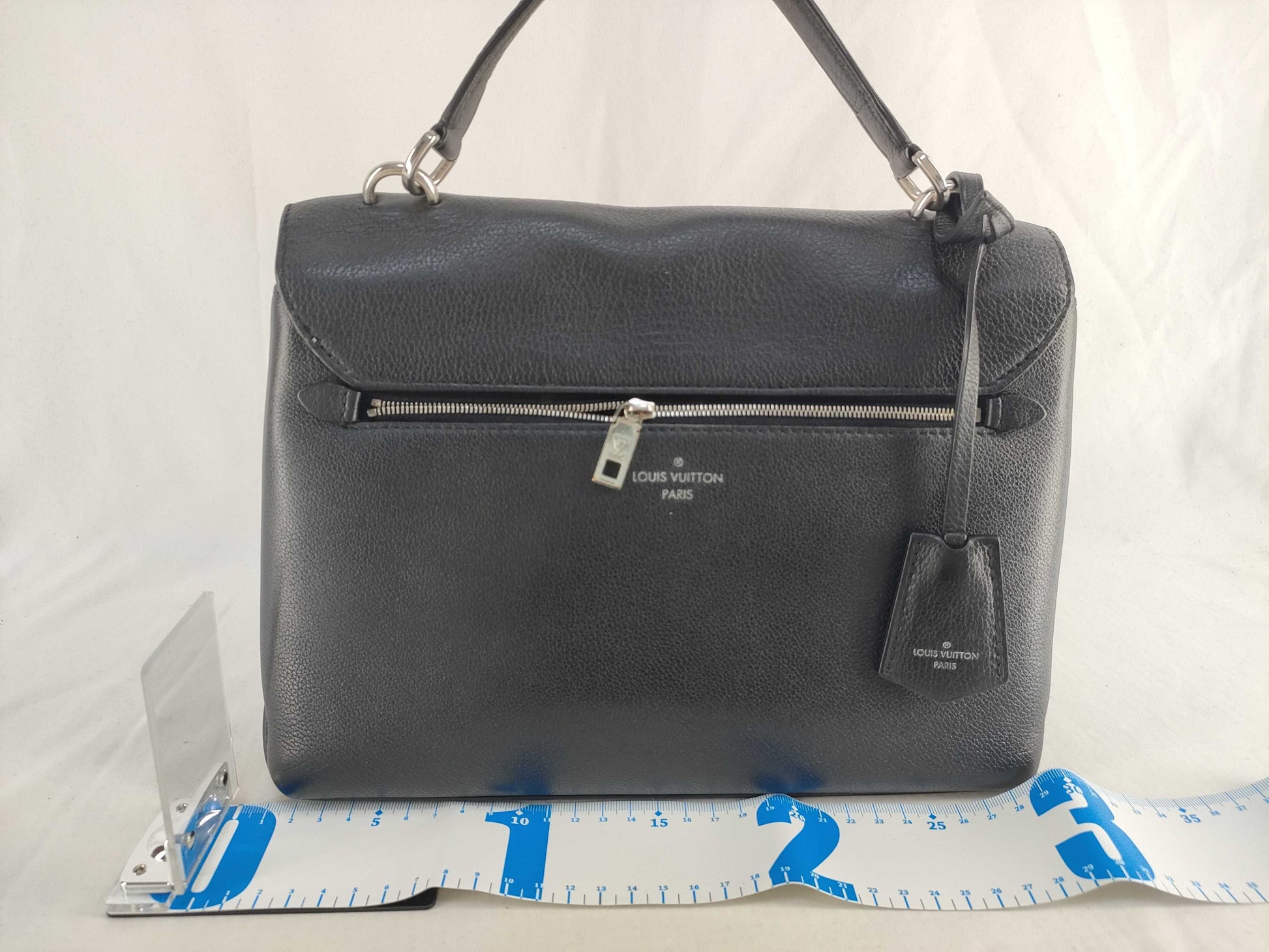 LOUIS VUITTON Lock Me Shoulder Bag/Handbag