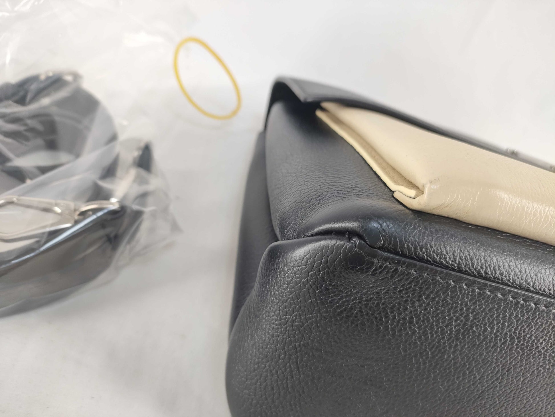 LOUIS VUITTON Lock Me Shoulder Bag/Handbag