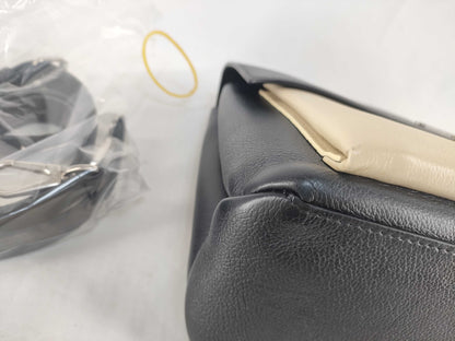 LOUIS VUITTON Lock Me Shoulder Bag/Handbag