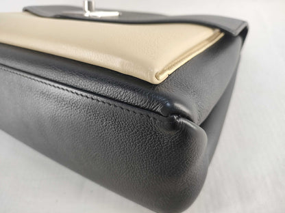 LOUIS VUITTON Lock Me Shoulder Bag/Handbag