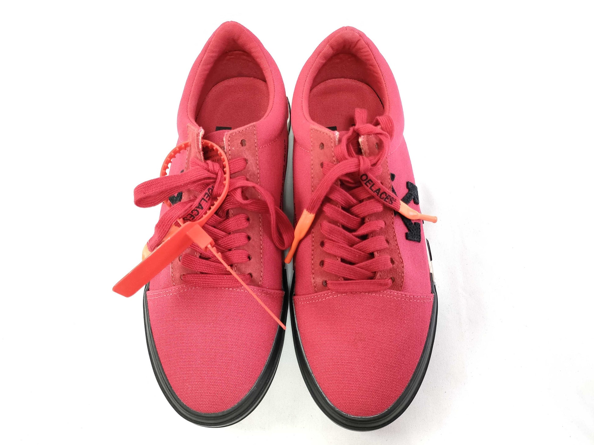 Off-white Arrow Canvas Low-Top Sneakers
