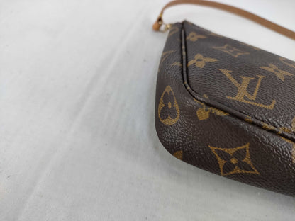 LOUIS VUITTON Monogram Accessoir Monogram AR0978 Pouch