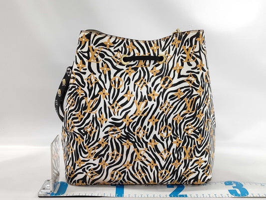 LOUIS VUITTON Louis Vuitton Monogram Jungle Neonoe M44679 Bag