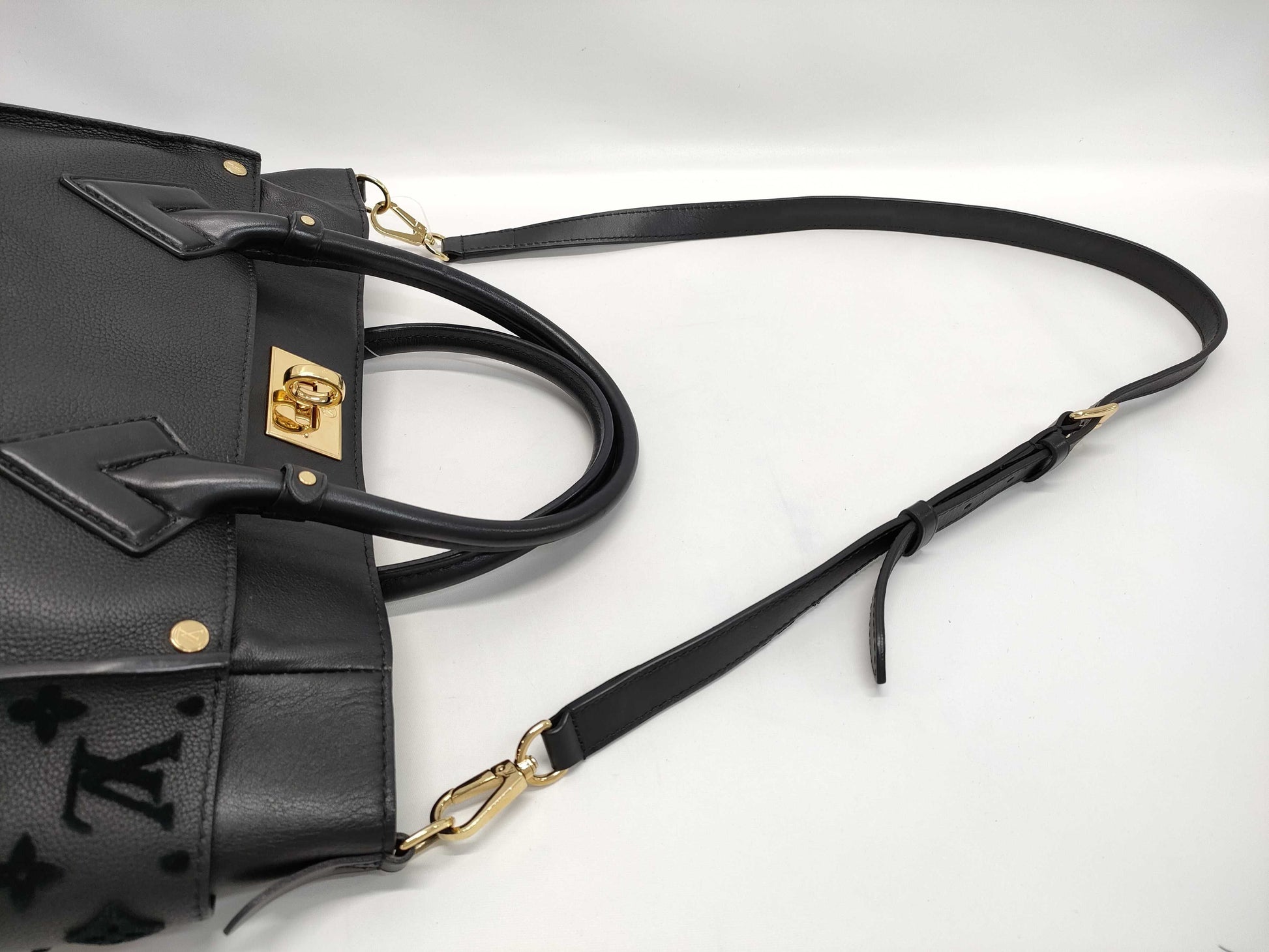 LOUIS VUITTON Louis Vuitton On My Sight MM Handbag Handbag