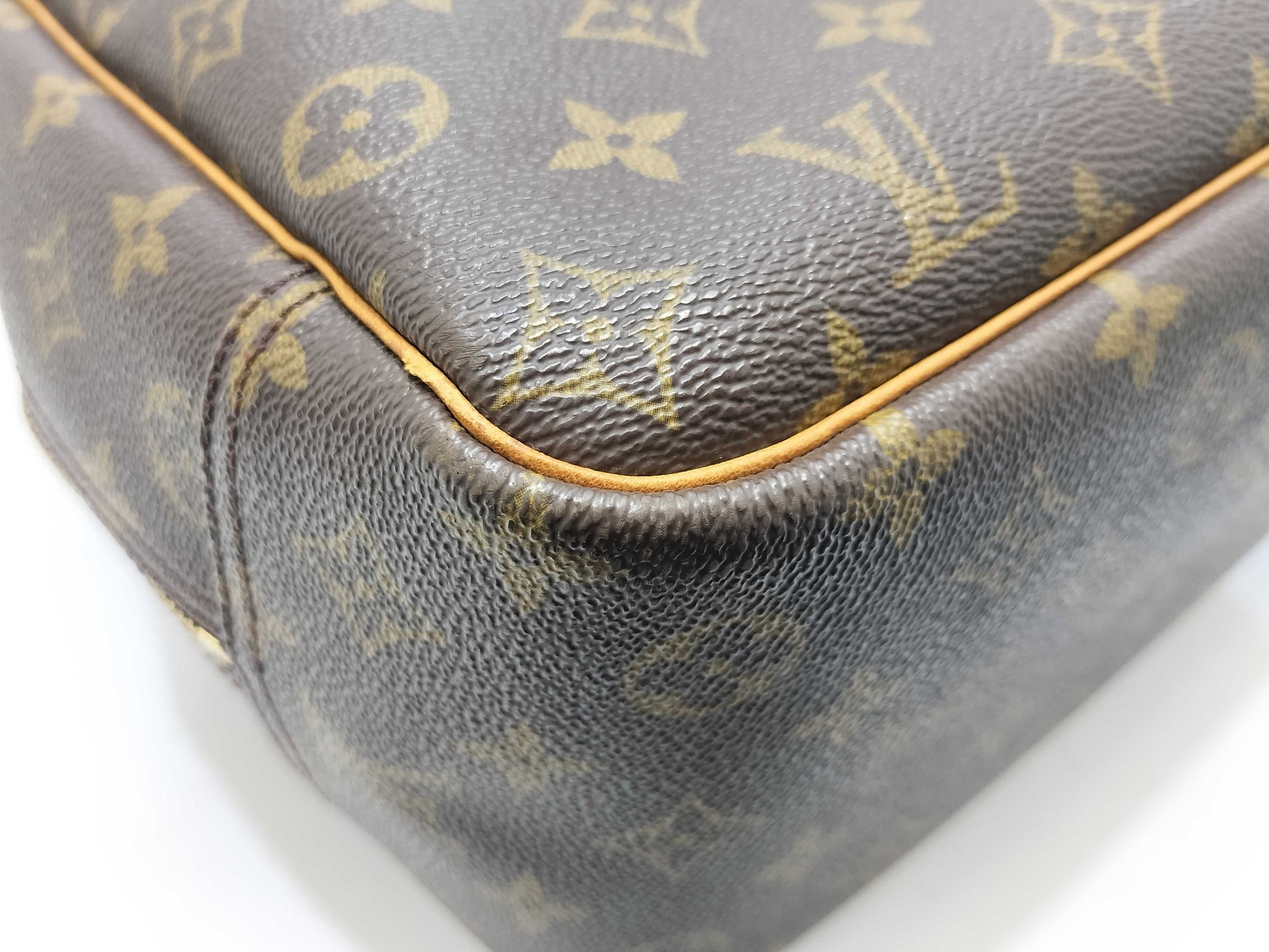 LOUIS VUITTON Monogram Louis Vuitton Monogram Deauville Handbag