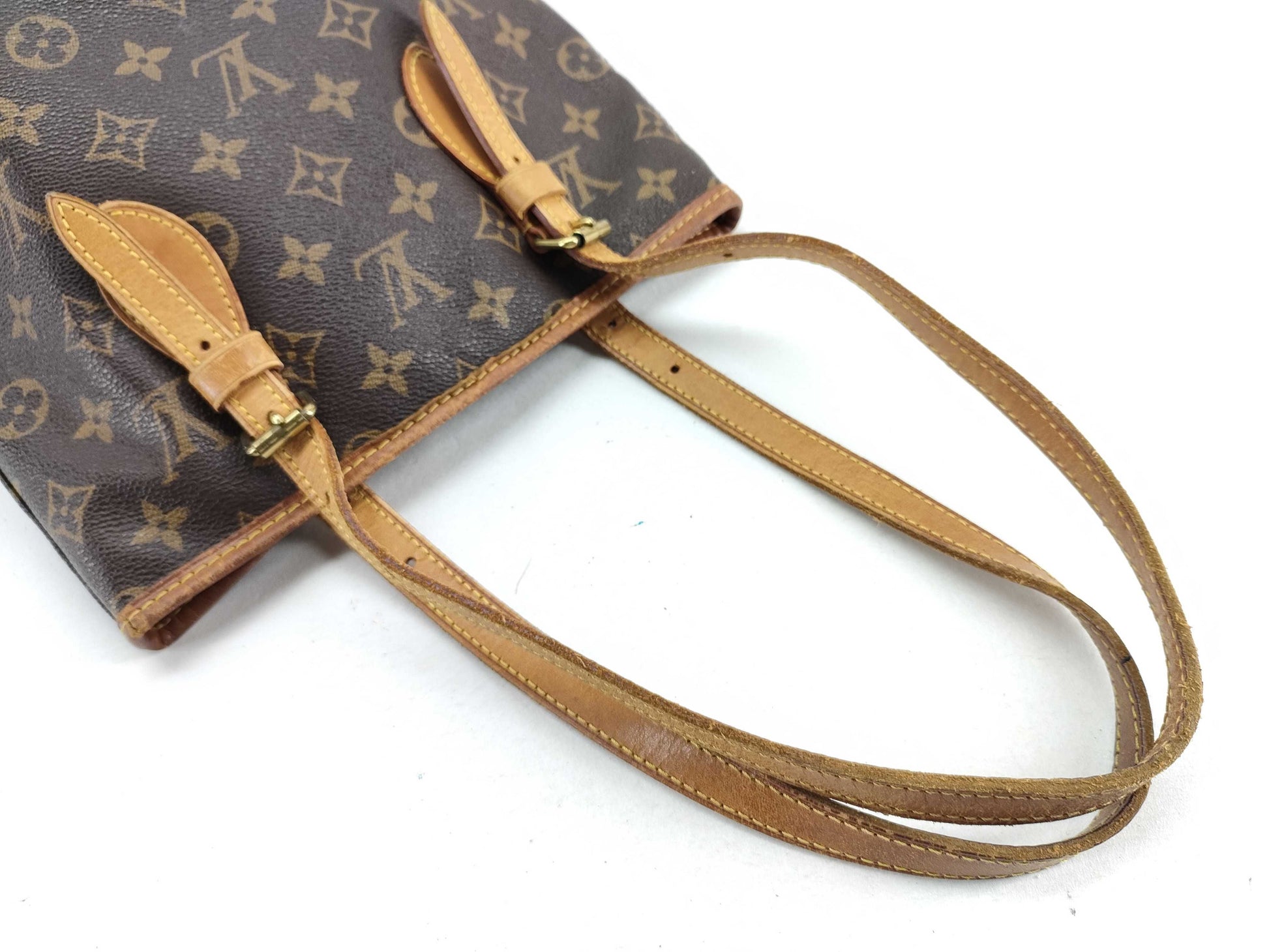 LOUIS VUITTON Monogram Louis Vuitton Petit Bucket Monogram Tote Bag