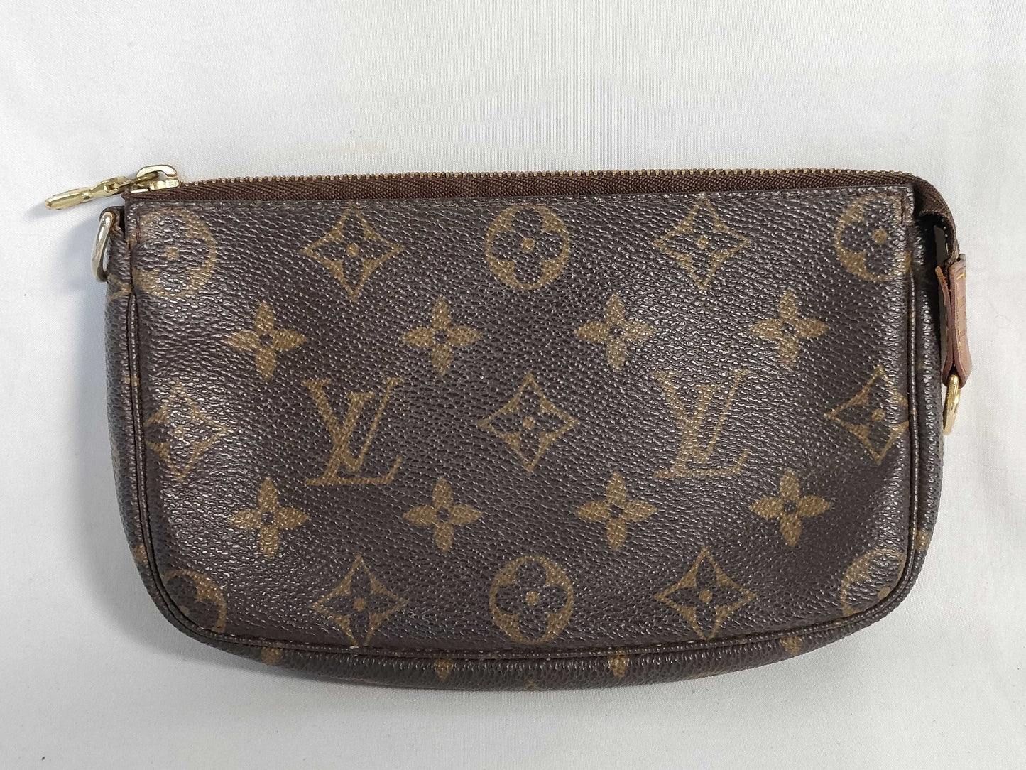 LOUIS VUITTON Monogram LV Small Pouch