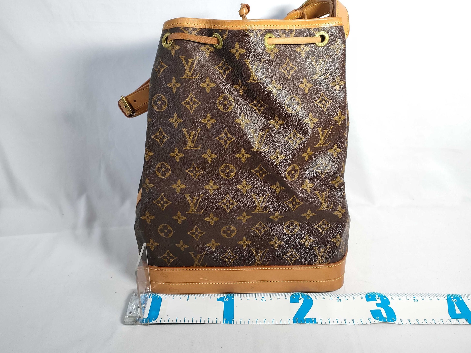 LOUIS VUITTON Monogram Louis Vuitton Noe Shoulder Bag