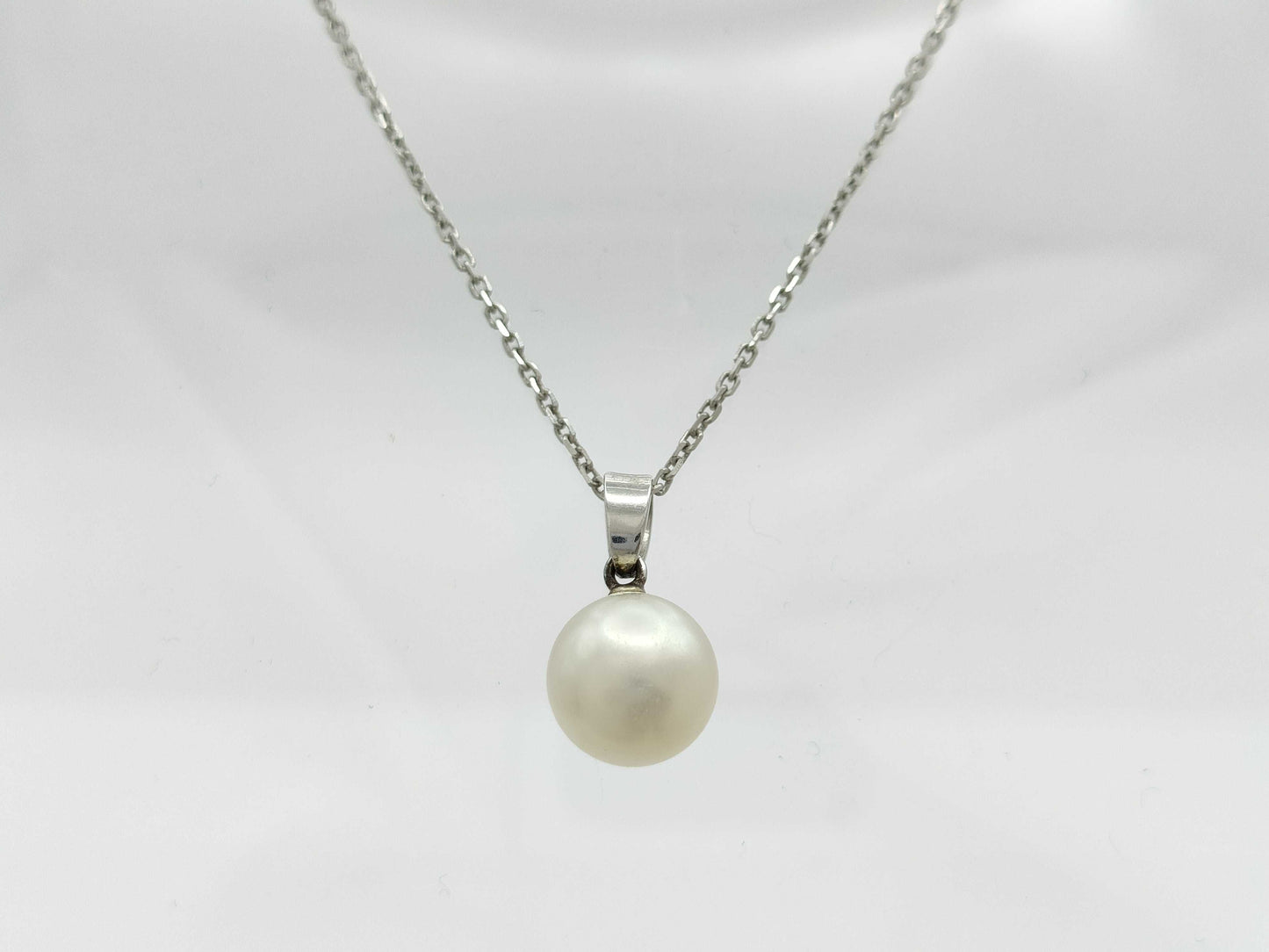 MIKIMOTO Pearl Necklace, 8.6mm Diameter, 18K Gold, 5.3g 