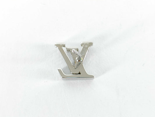 LOUIS VUITTON Earrings, 18g each