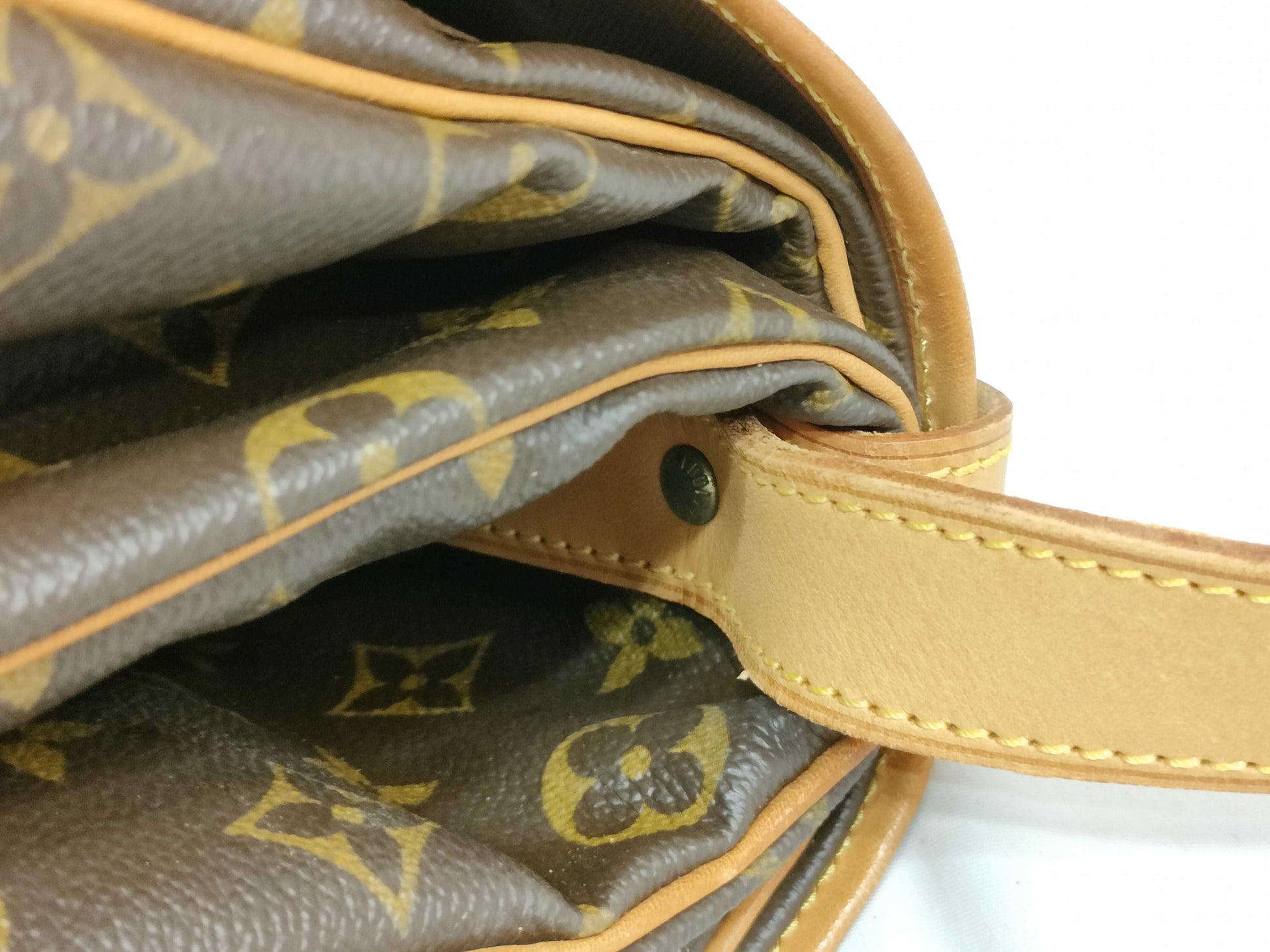 LOUIS VUITTON Monogram LOUIS VUITTON Monogram M42254 Saumur 35 Shoulder Bag Shoulder Bag