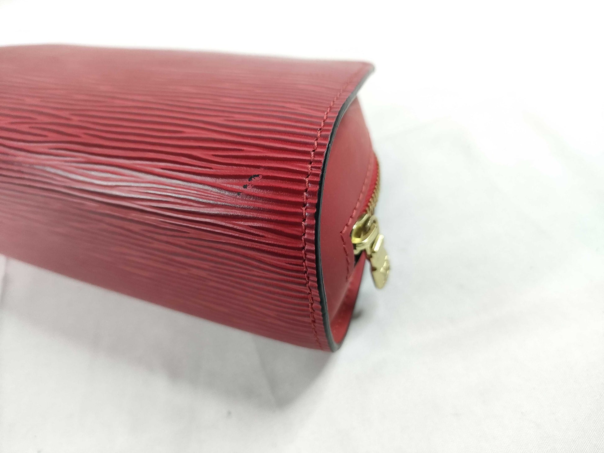LOUIS VUITTON Epi Dauphine PM Pouch in Castilian Red M48447