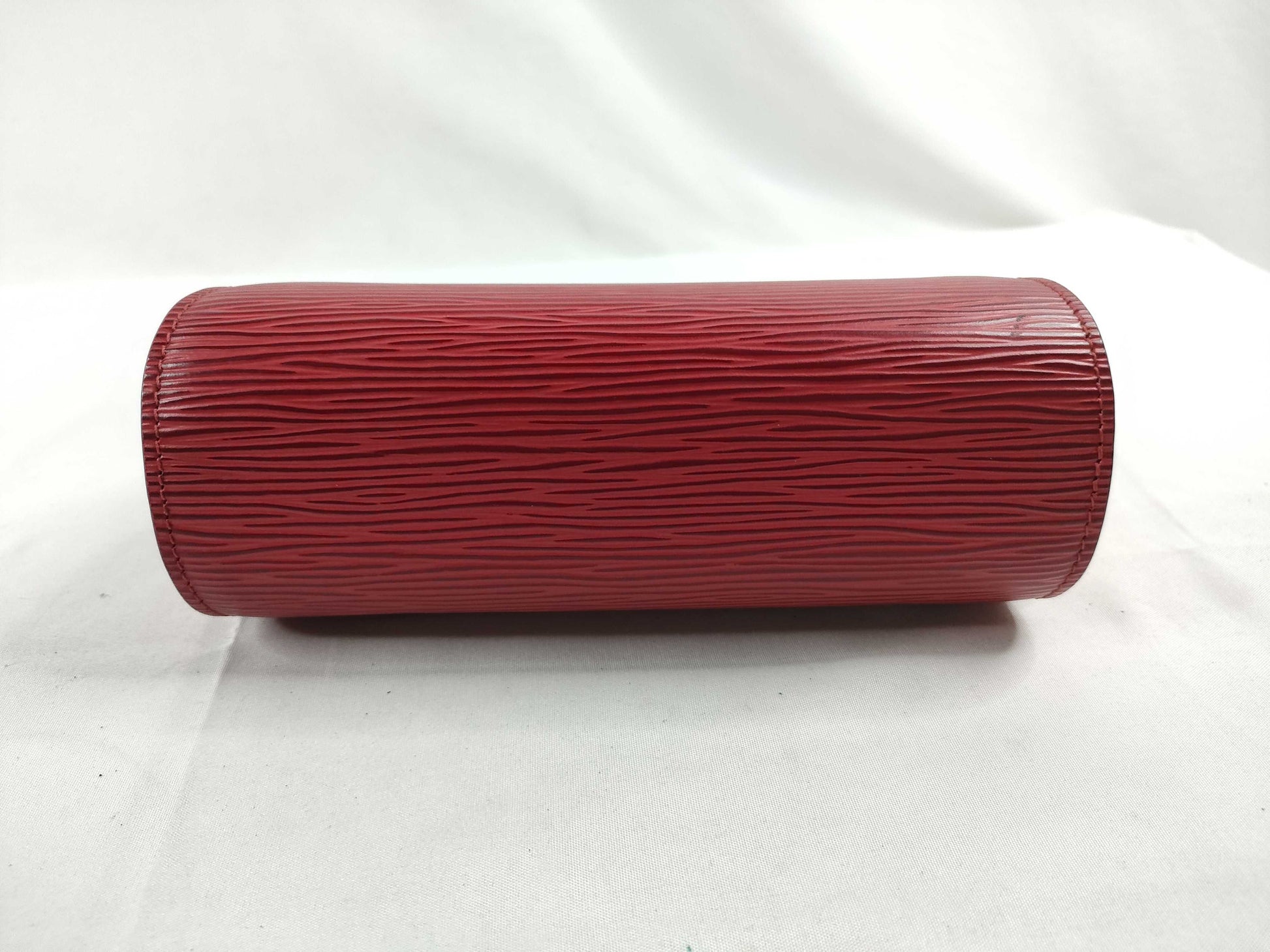 LOUIS VUITTON Epi Dauphine PM Pouch in Castilian Red M48447