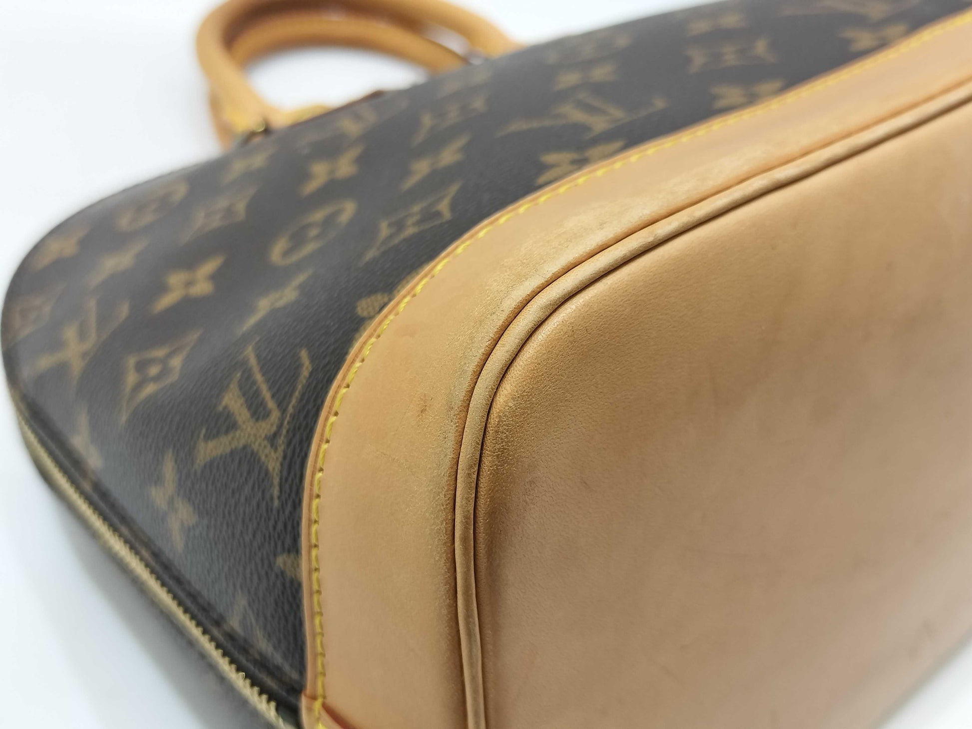 LOUIS VUITTON Monogram Vuitton Monogram Alma Handbag