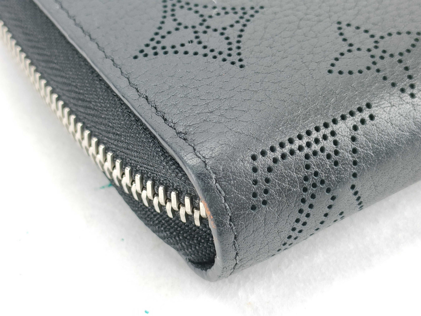 LOUIS VUITTON Mahina Zippy Wallet M61867 Wallet