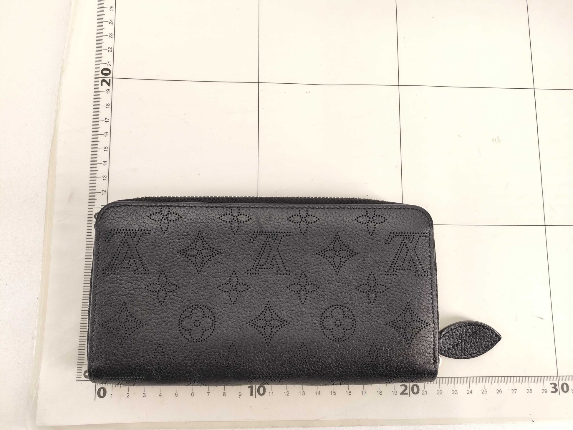 LOUIS VUITTON Mahina Zippy Wallet M61867 Wallet