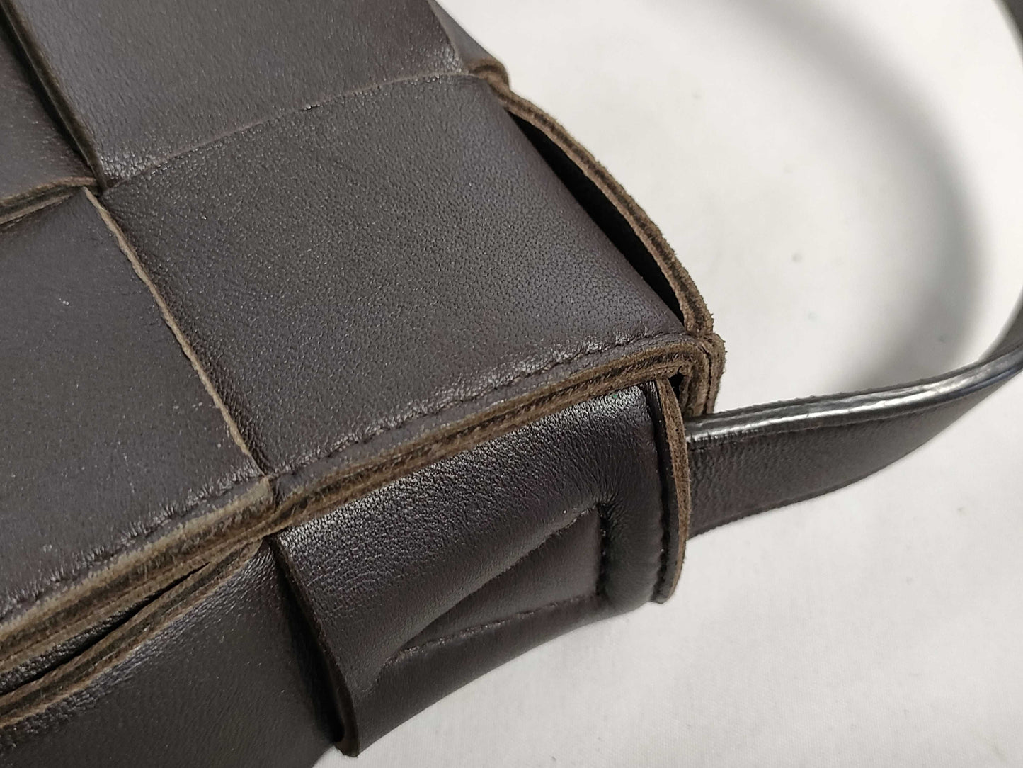 BOTTEGA VENETA Intrecciato BOTTEGA VENETA Bottega Veneta Maxi Intrecciato Cassette Shoulder Bag Brown Shoulder Bag