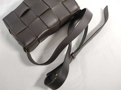 BOTTEGA VENETA Intrecciato BOTTEGA VENETA Bottega Veneta Maxi Intrecciato Cassette Shoulder Bag Brown Shoulder Bag