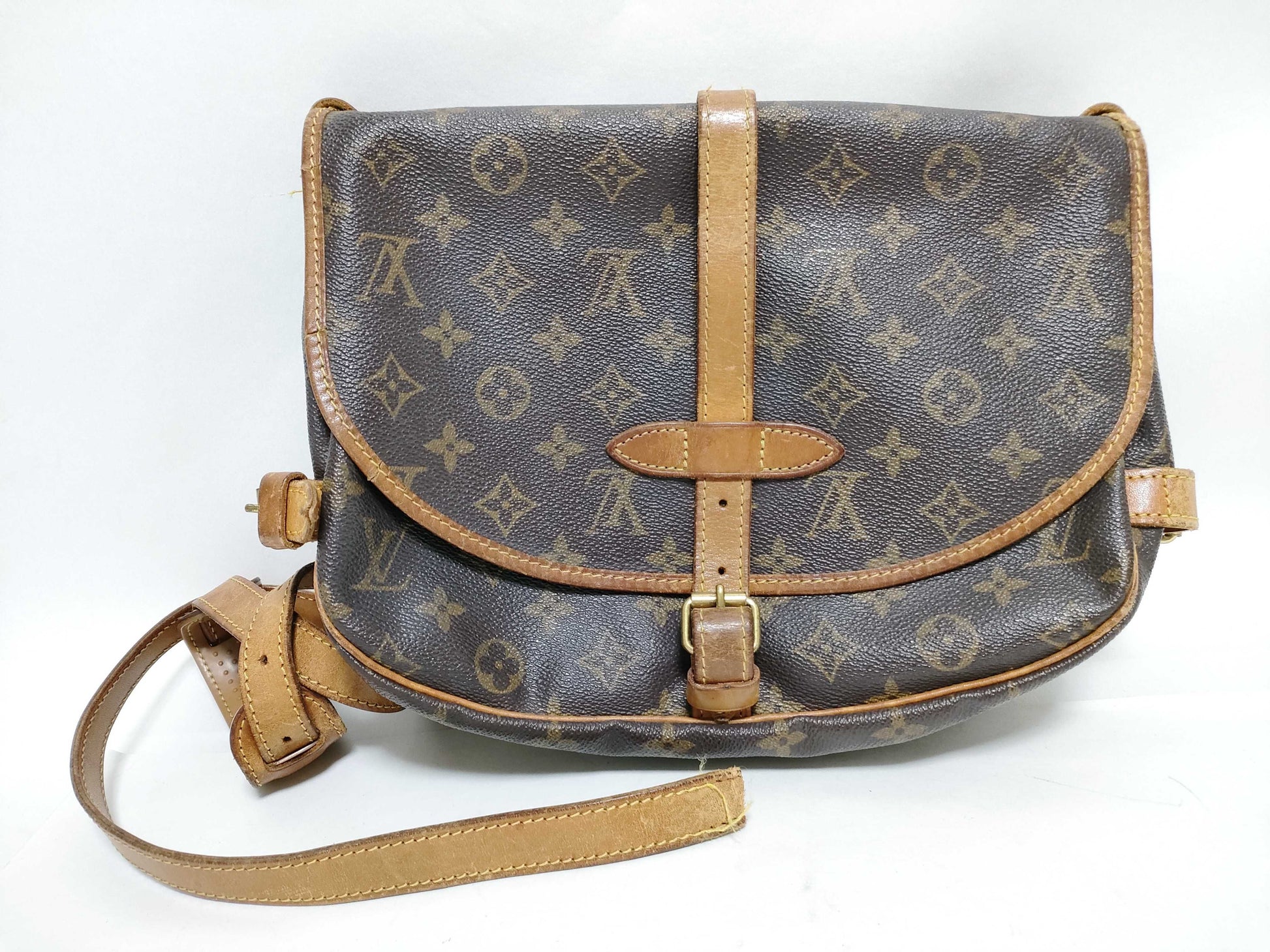 LOUIS VUITTON Monogram Louis Vuitton Saumur 30 Shoulder Bag