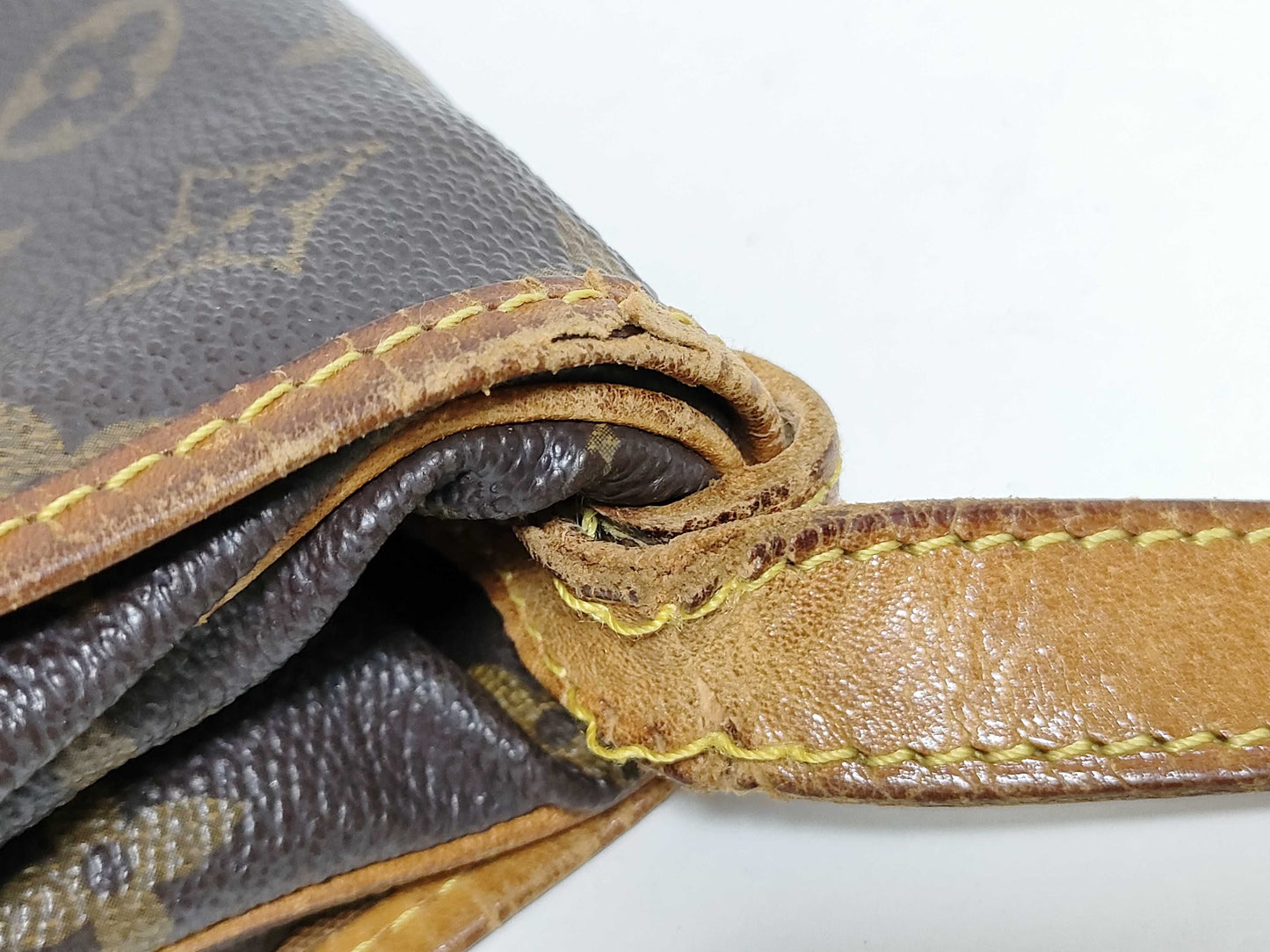 LOUIS VUITTON Monogram Louis Vuitton Saumur 30 Shoulder Bag