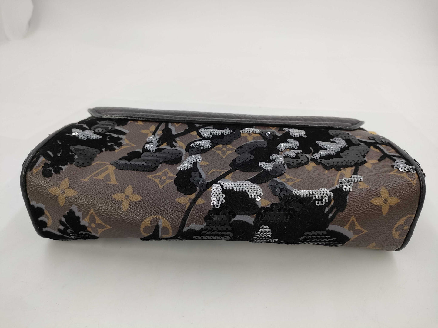 LOUIS VUITTON Vernis Monogram Fleur de Je Manège Clutch Bag