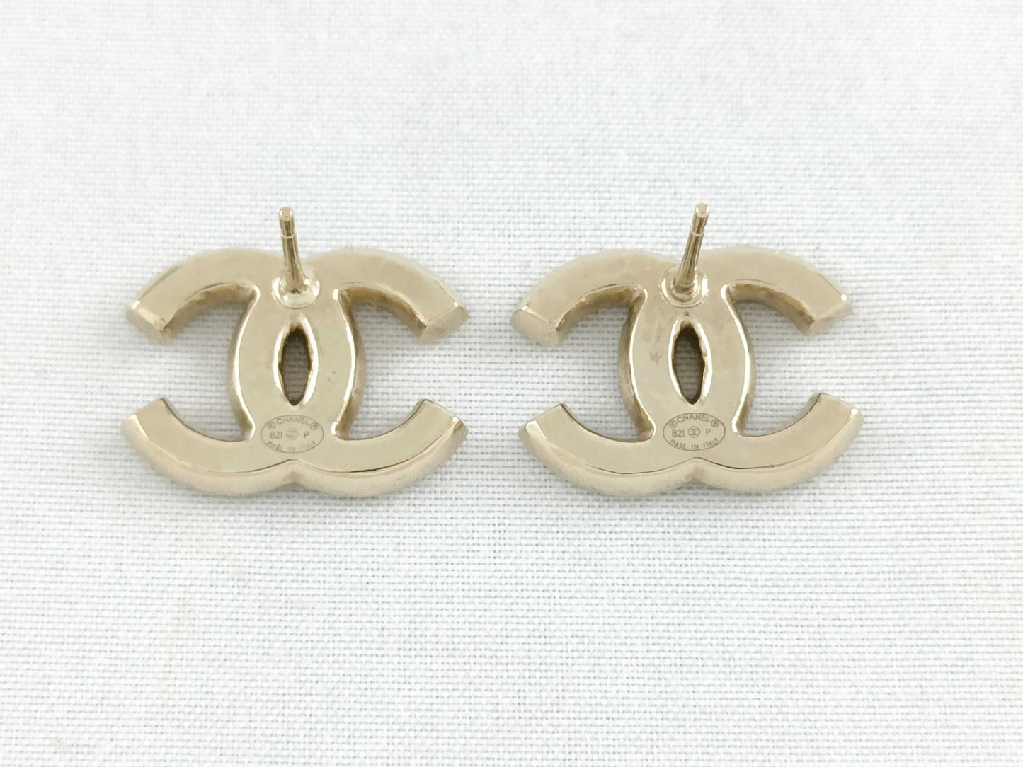 CHANEL Coco Mark Chanel B21P Earrings with Box