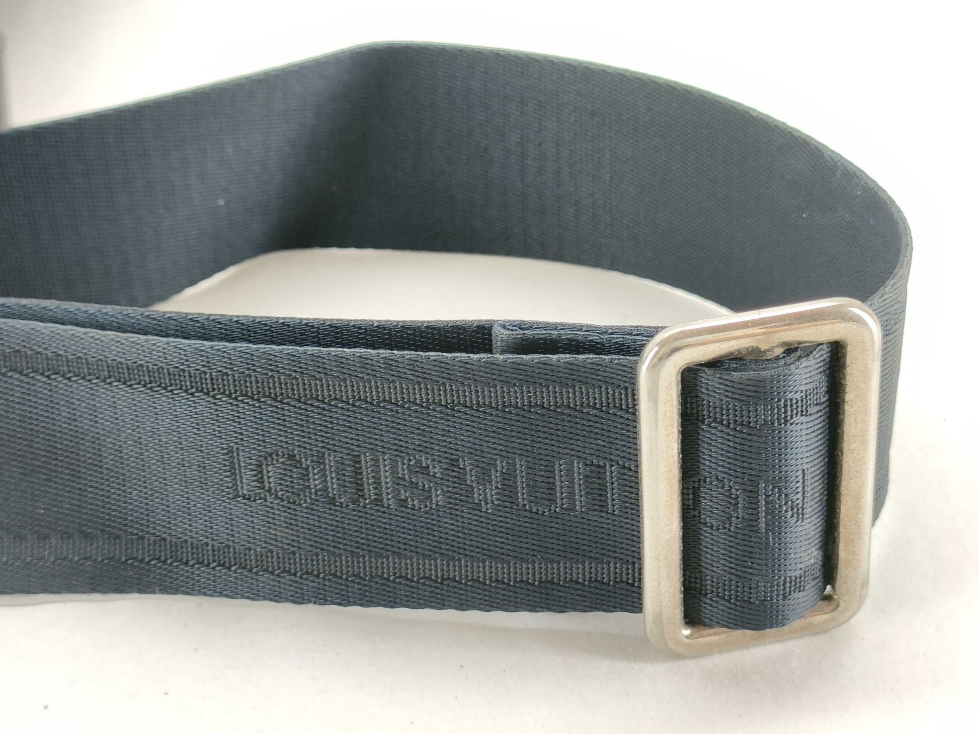 LOUIS VUITTON Taiga Sasha Shoulder Bag Crossbody Bag