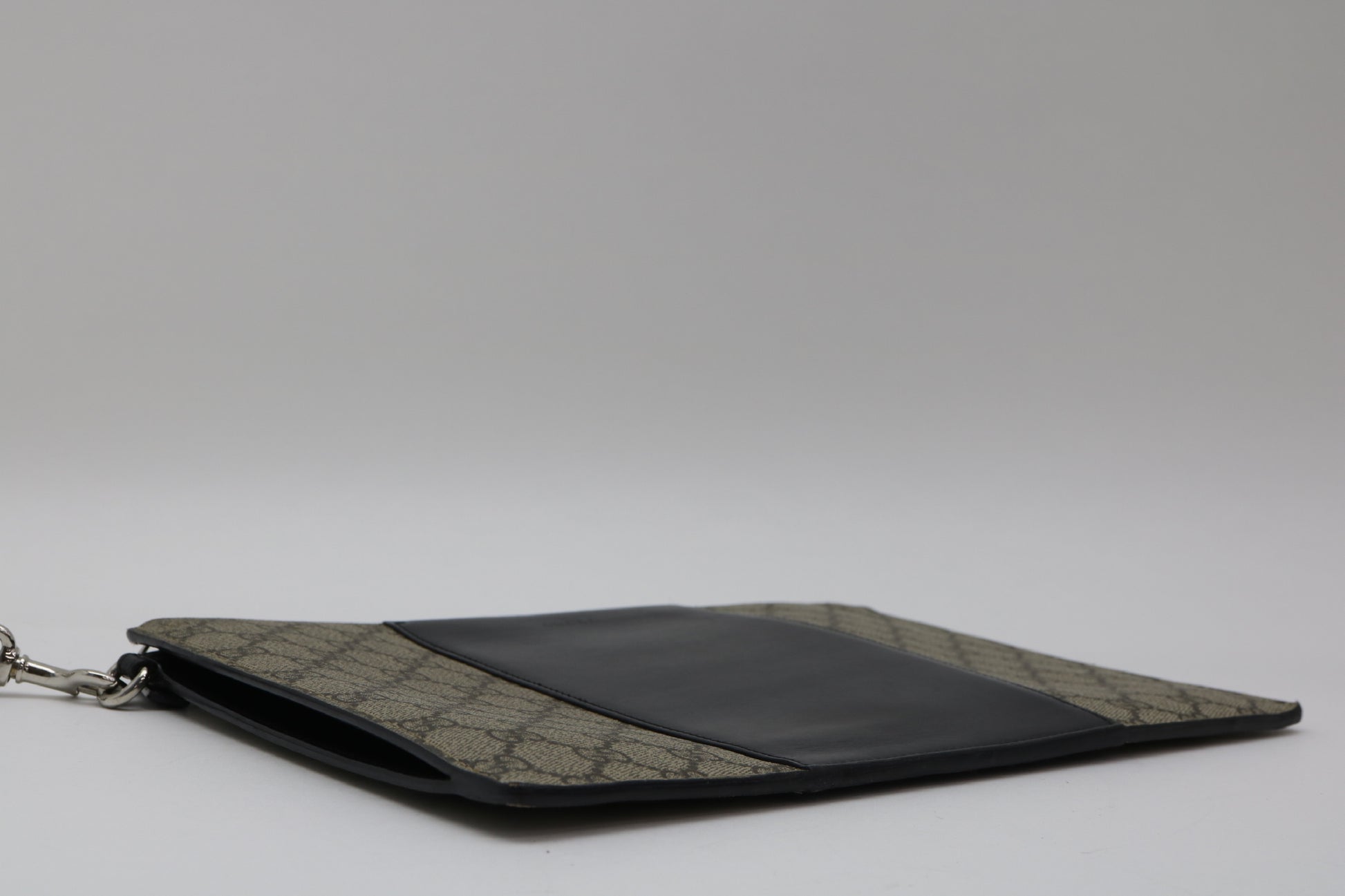 GUCCI GG Supreme GG Supreme Clutch Bag