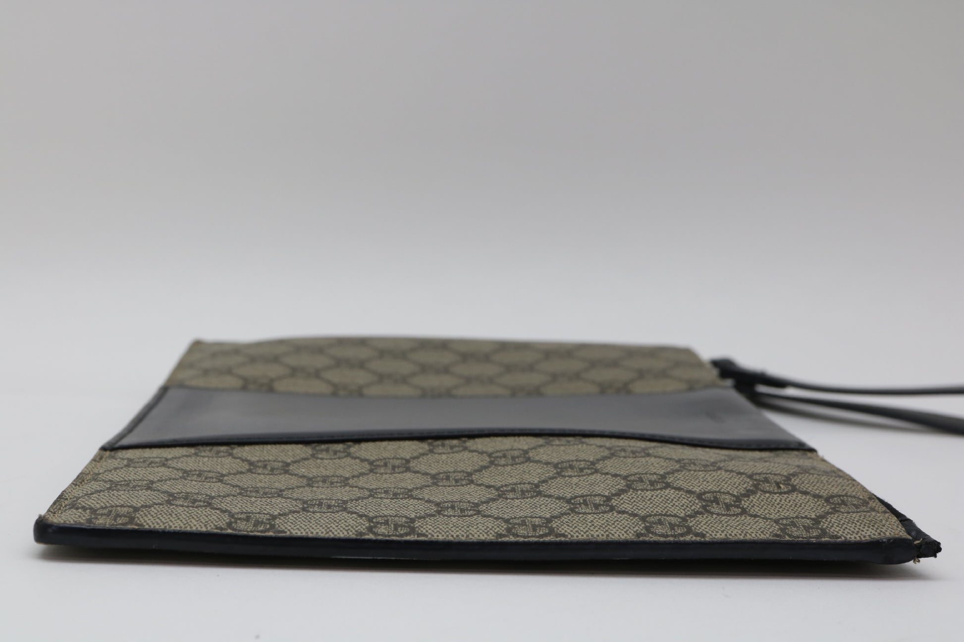 GUCCI GG Supreme GG Supreme Clutch Bag