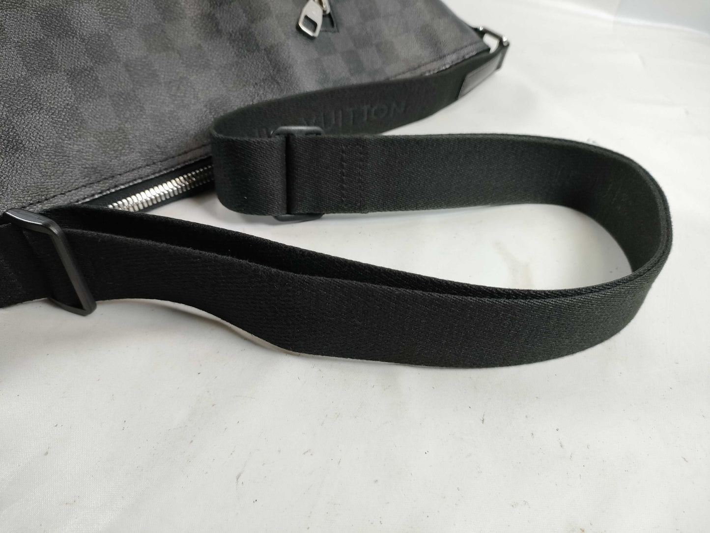 LOUIS VUITTON Damier Graphite Louis Vuitton Mick GM N41105 Shoulder Bag