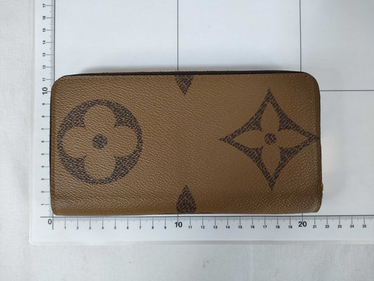 LOUIS VUITTON Monogram Giant Wallet [Model Number] M69353 [Serial Number] RFID Verified LU0271 Wallet