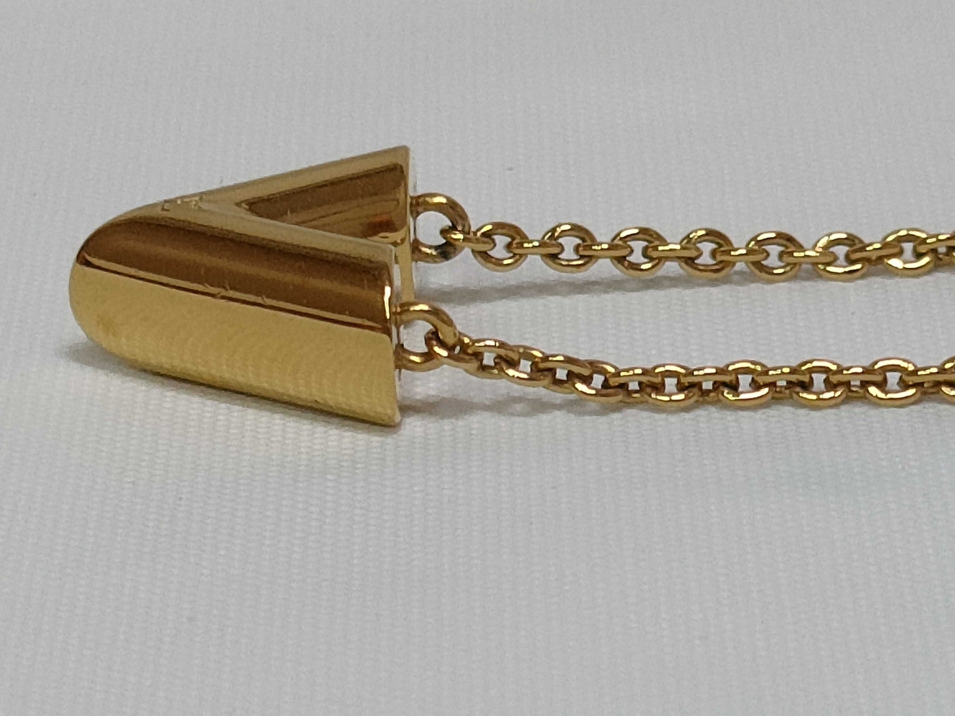 LOUIS VUITTON LV Essential V Necklace Necklace
