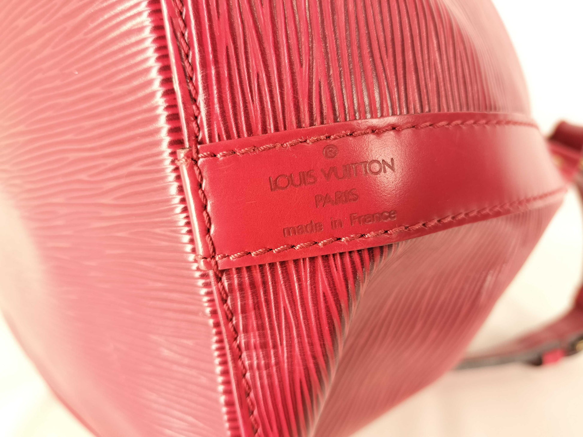 LOUIS VUITTON Epi Leather One-Shoulder Drawstring Shoulder Bag Petit Noe M44107 Epi Leather Castilian Red A20933 Shoulder Bag