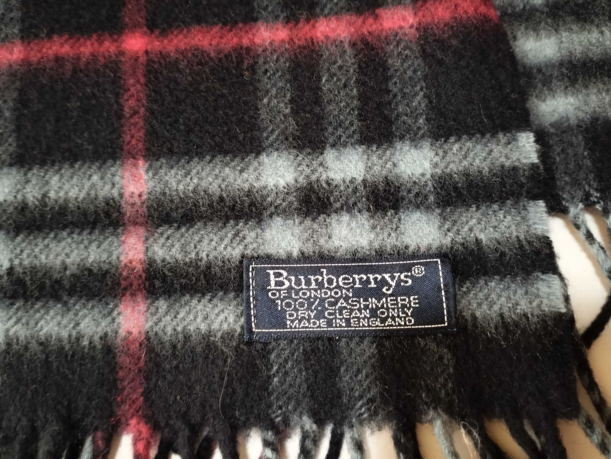 Burberrys Fringe Scarf, Nova Check, Made in England, 100% Cashmere, Navy