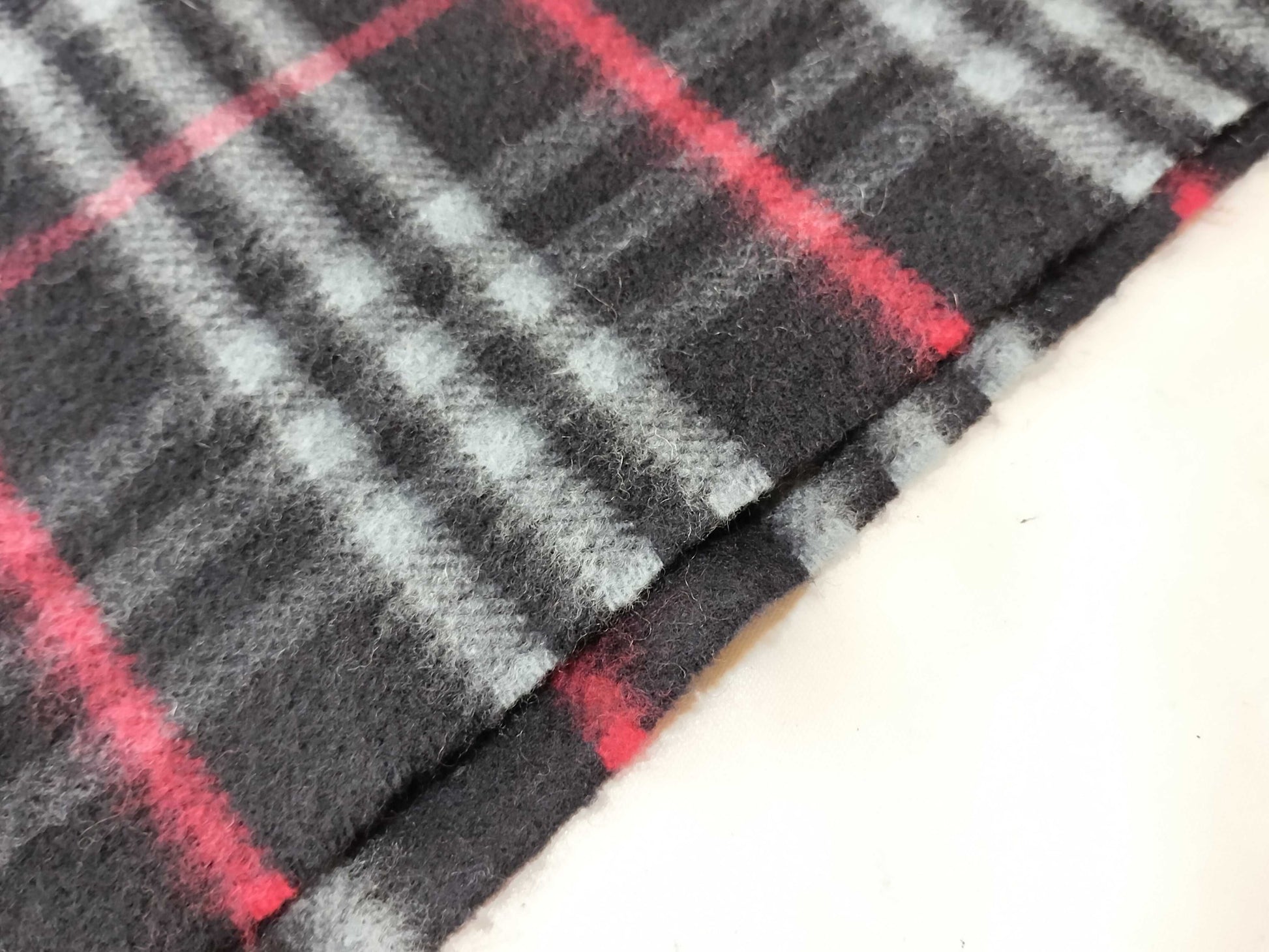 Burberrys Fringe Scarf, Nova Check, Made in England, 100% Cashmere, Navy