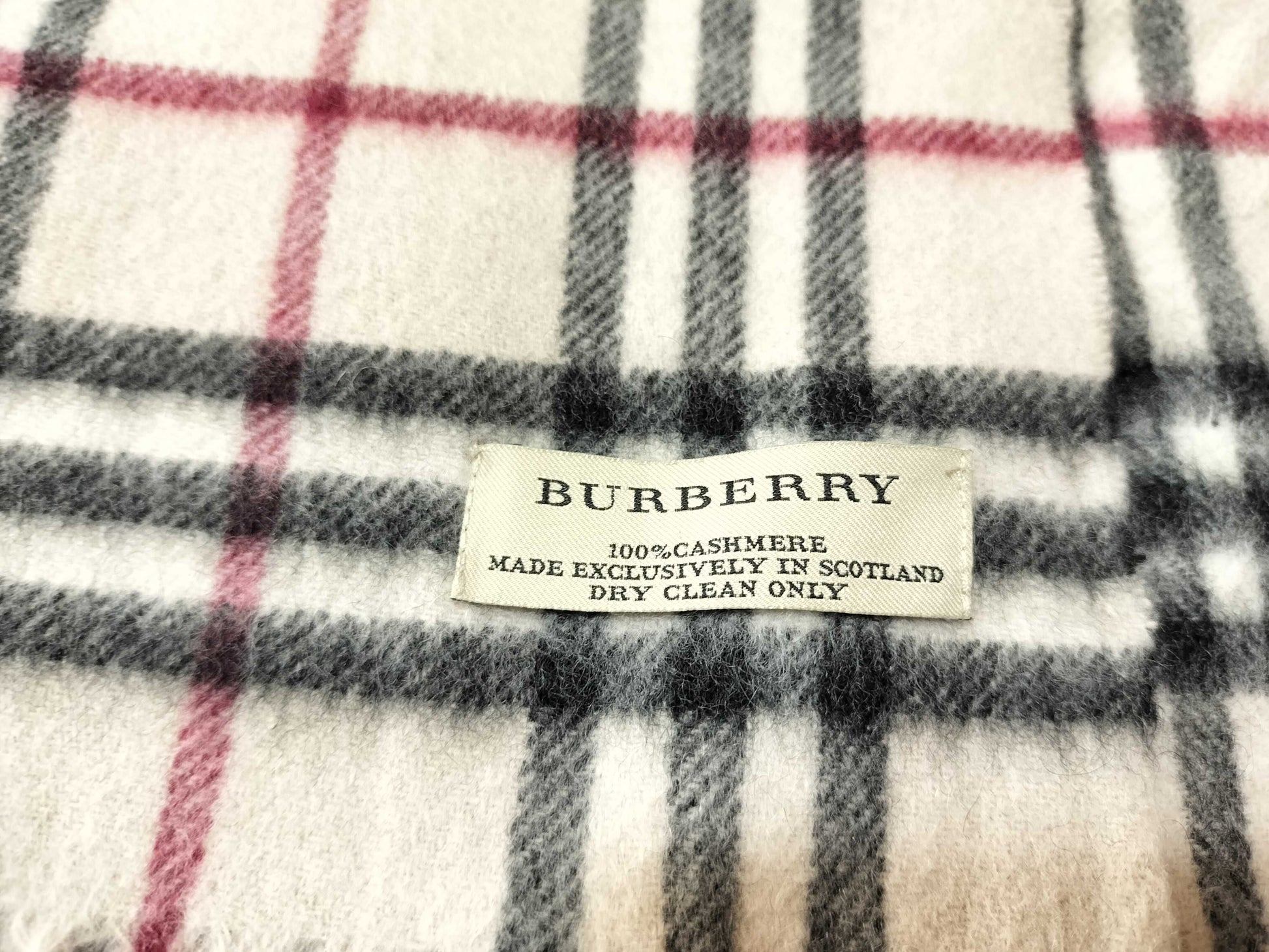 BURBERRY London/Fringe Scarf/Nova Check/Made in Scotland/100% Cashmere/Beige Scarf