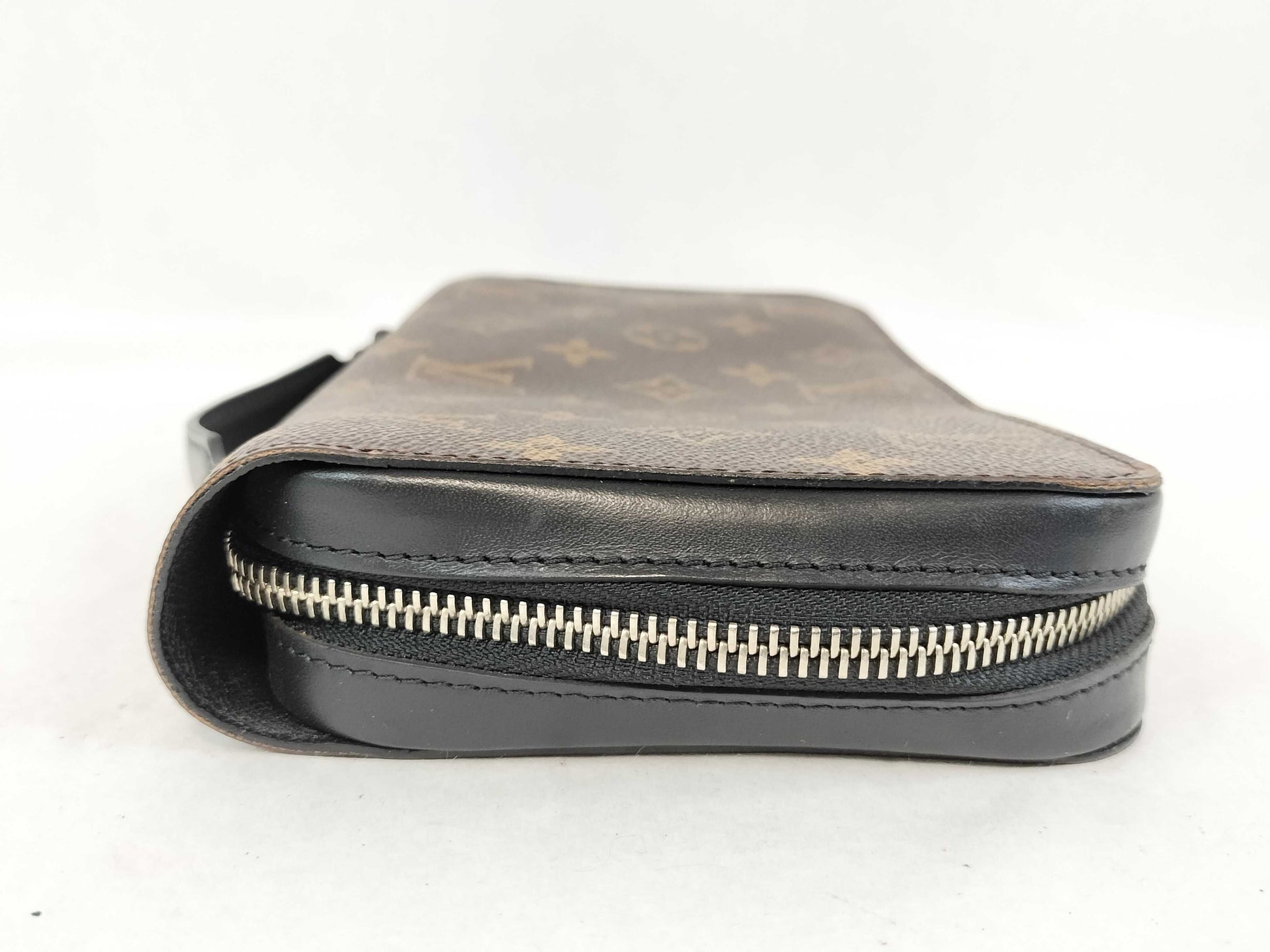 LOUIS VUITTON Monogram Louis Vuitton LOUIS VUITTON M61506 Monogram Macassar Zippy XL Clutch Wallet