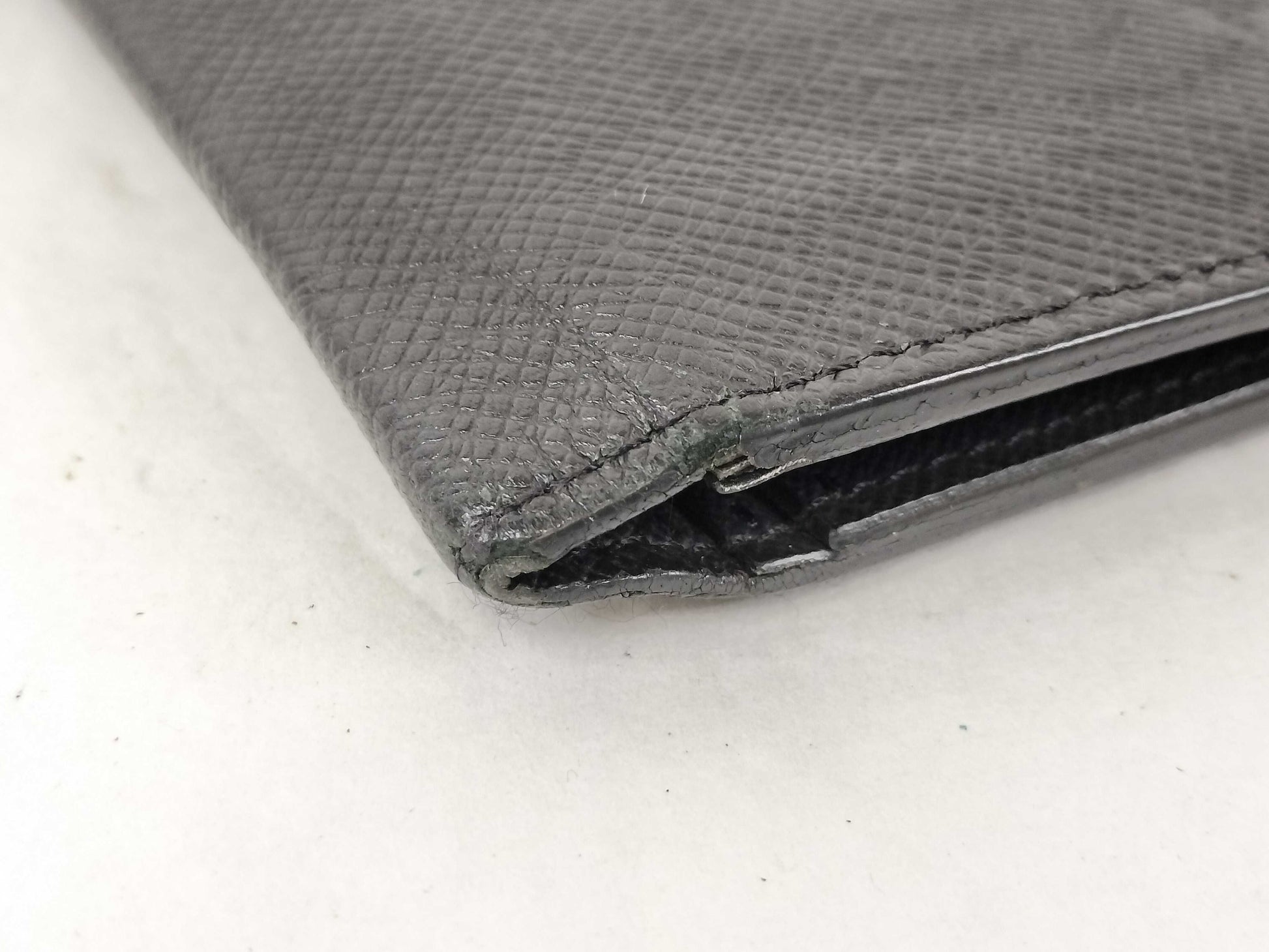 LOUIS VUITTON Taiga Portefeuille Brazza M32572 MB0139 Wallet