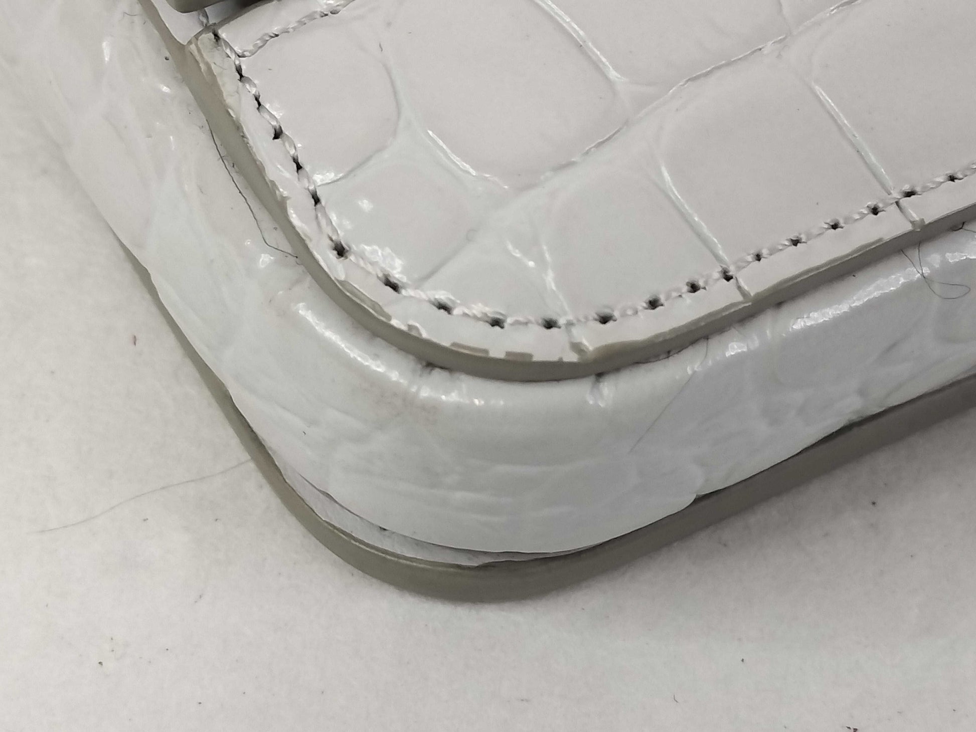 BURBERRY Burberry Chain Shoulder Wallet with Crocodile Embossing and Dust Bag