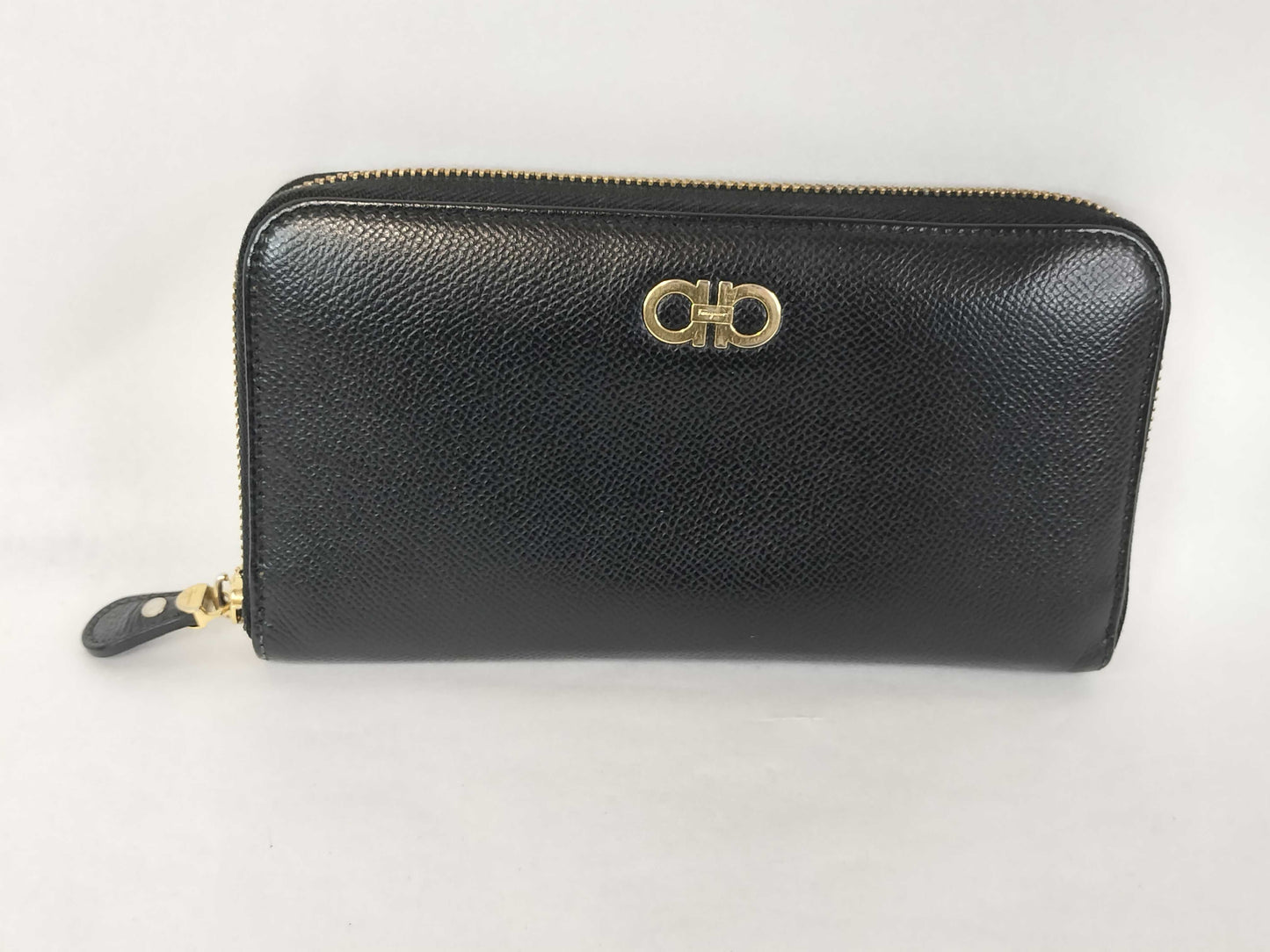 Salvatore Ferragamo Salvatore Ferragamo Round Zip Wallet Black Leather Gancini Wallet