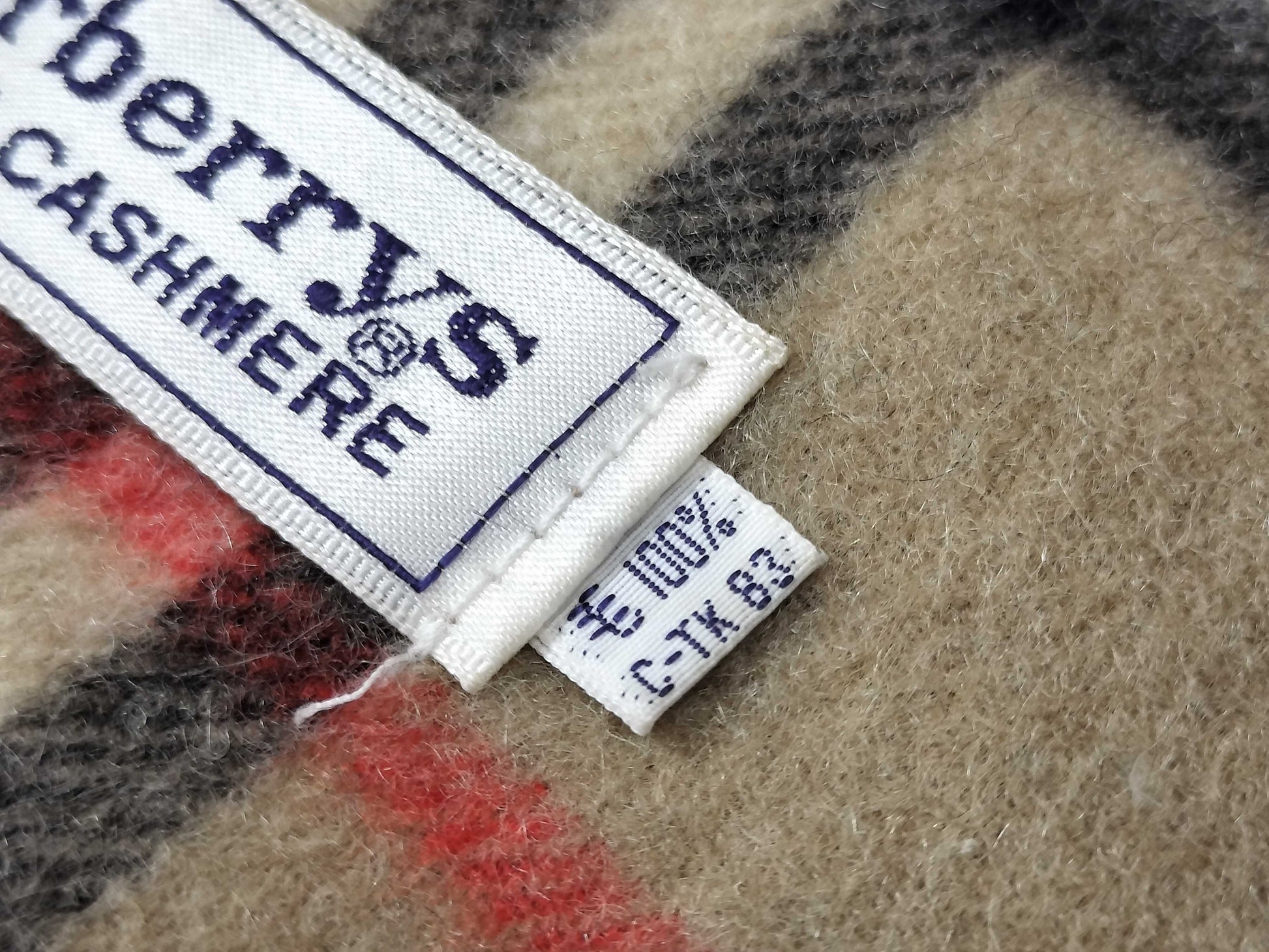 Burberrys 2-piece scarf