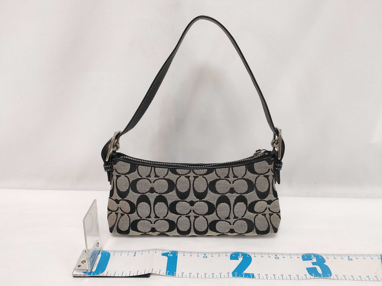 COACH Signature One-Shoulder Bag B05N 6371