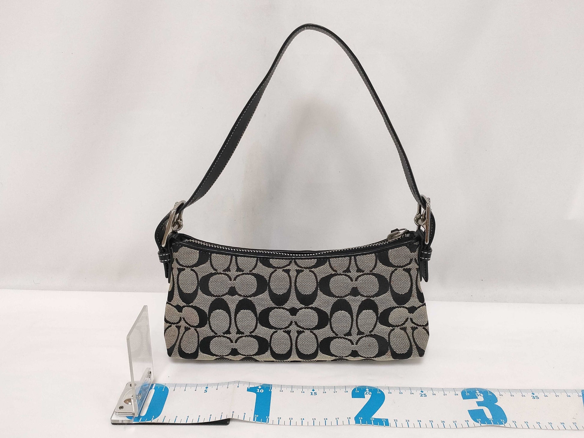 COACH Signature One-Shoulder Bag B05N 6371