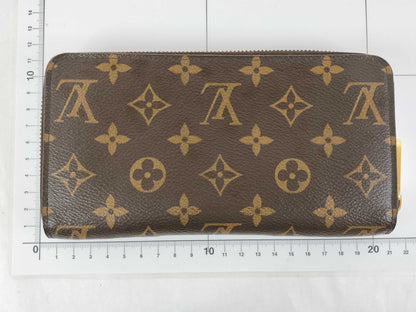 LOUIS VUITTON Monogram Louis Vuitton Monogram Round Zip Wallet