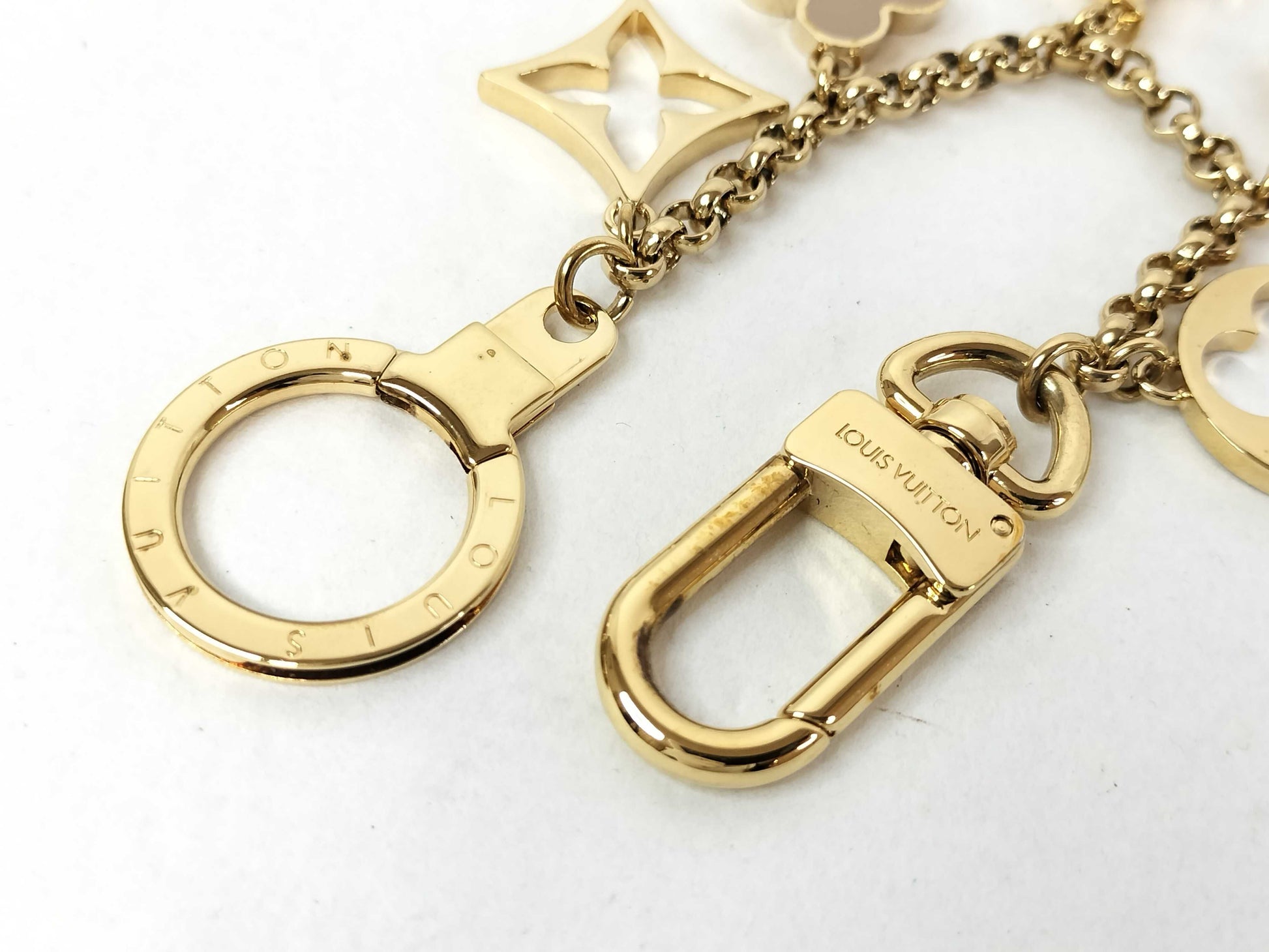 LOUIS VUITTON LOUIS VUITTON Louis Vuitton Gold Bag Charm M65111 Key Ring LV Initial Key Case Key Holder