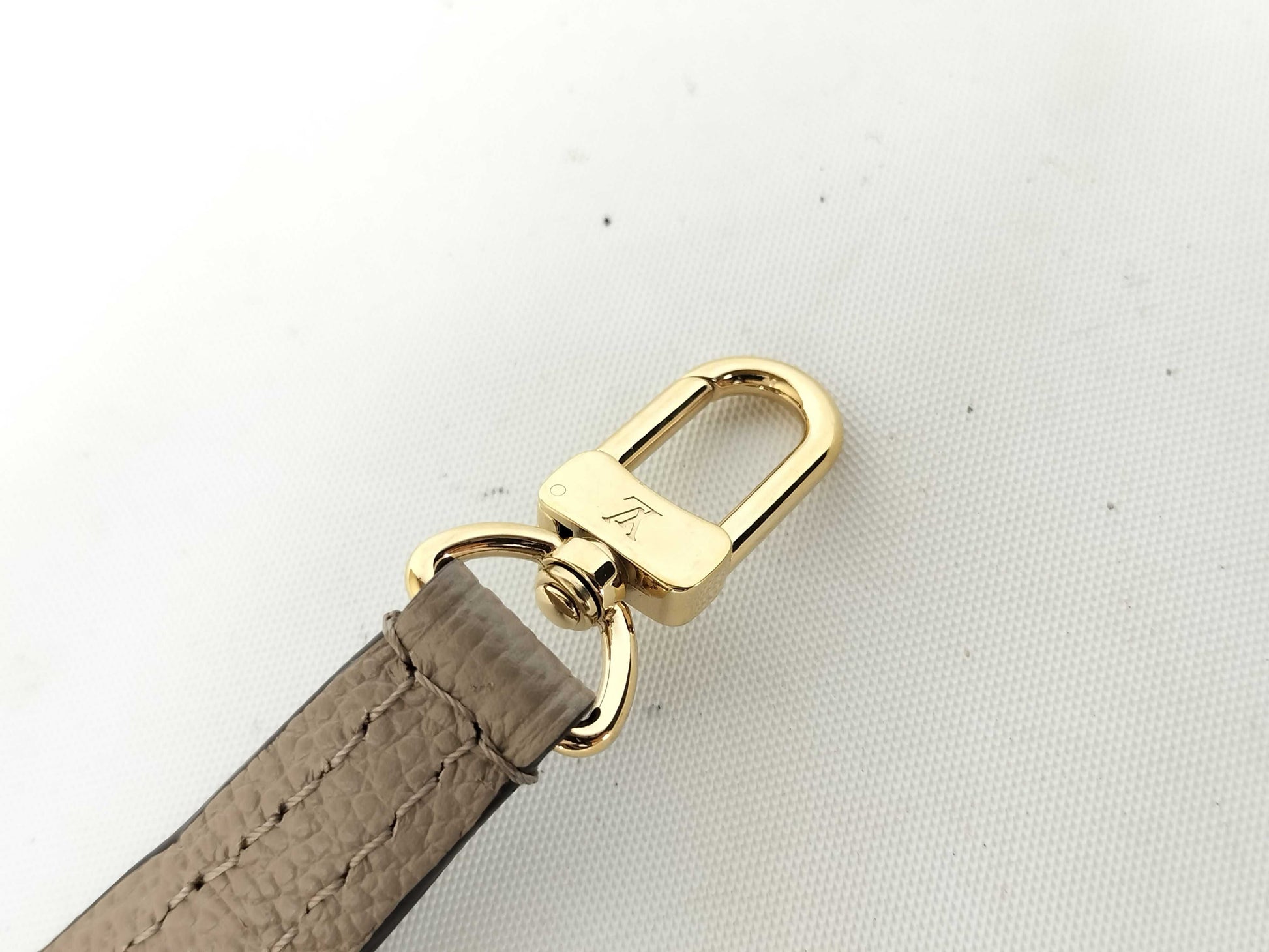 LOUIS VUITTON Handle Strap in Taupe Grained Leather with Gold Hardware